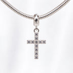 Berloque Crucifixo com Zircônia Prata 925
