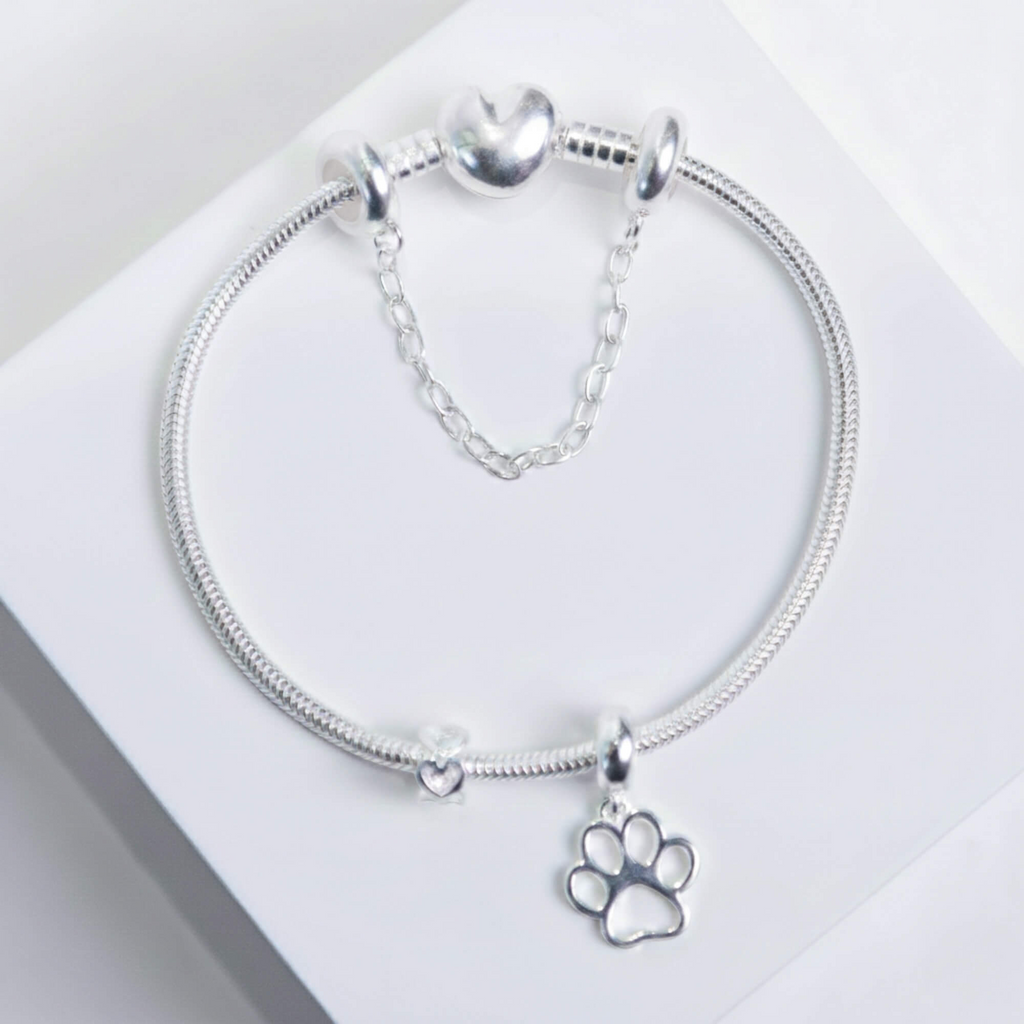 Kit Minha Primeira Pulseira Coração + Berloque Patinha + Presente Berloque Mini Separador Corações + Frete Grátis