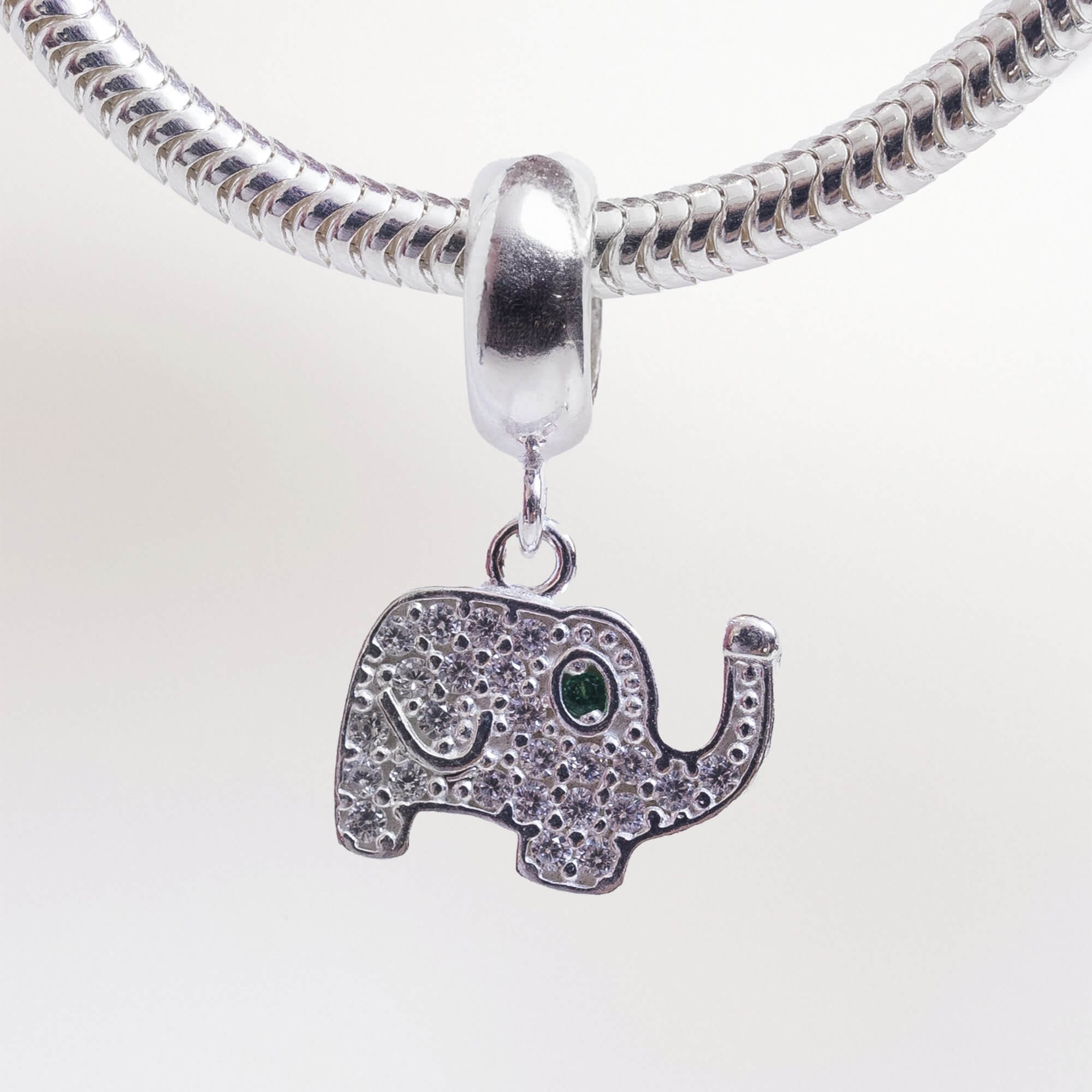 Berloque Elefante Cravejado Com Zircônias Prata 925