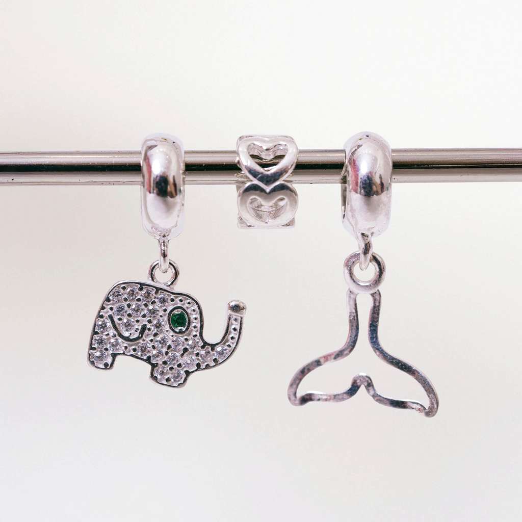 Leve 3 pague 2 - Kit de Berloques em Prata 925 com Elefante, Cauda de Sereia Vazada e Ganhe Mini Separador Corações