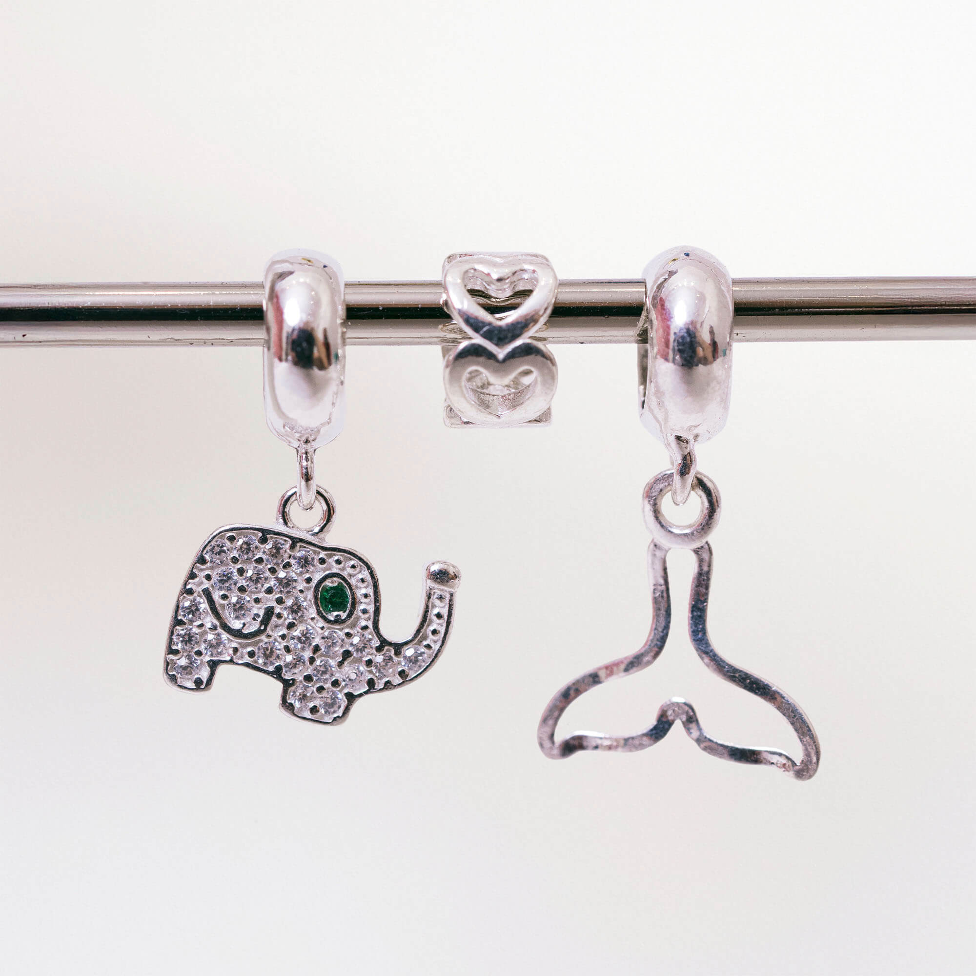 Leve 3 pague 2 - Kit de Berloques em Prata 925 com Elefante, Cauda de Sereia Vazada e Ganhe Mini Separador Corações