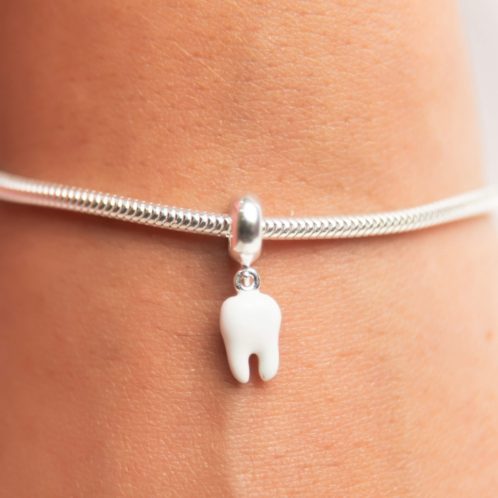 Berloque Dente Odontologia Prata 925