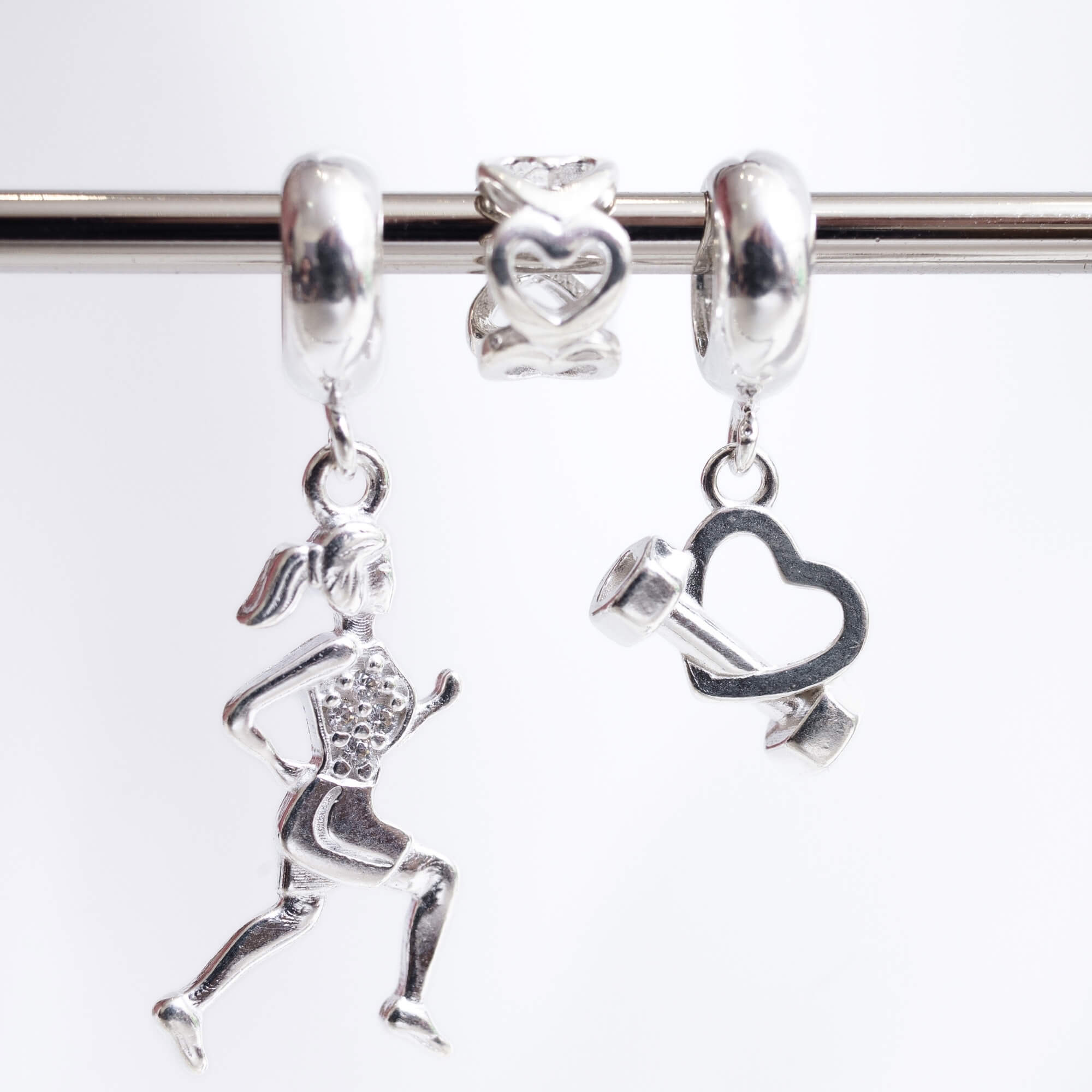 Leve 3 pague 2 - Kit de Berloques em Prata 925 com Coração e Halter, Corredora Zircônia e Ganhe Mini Separador Corações
