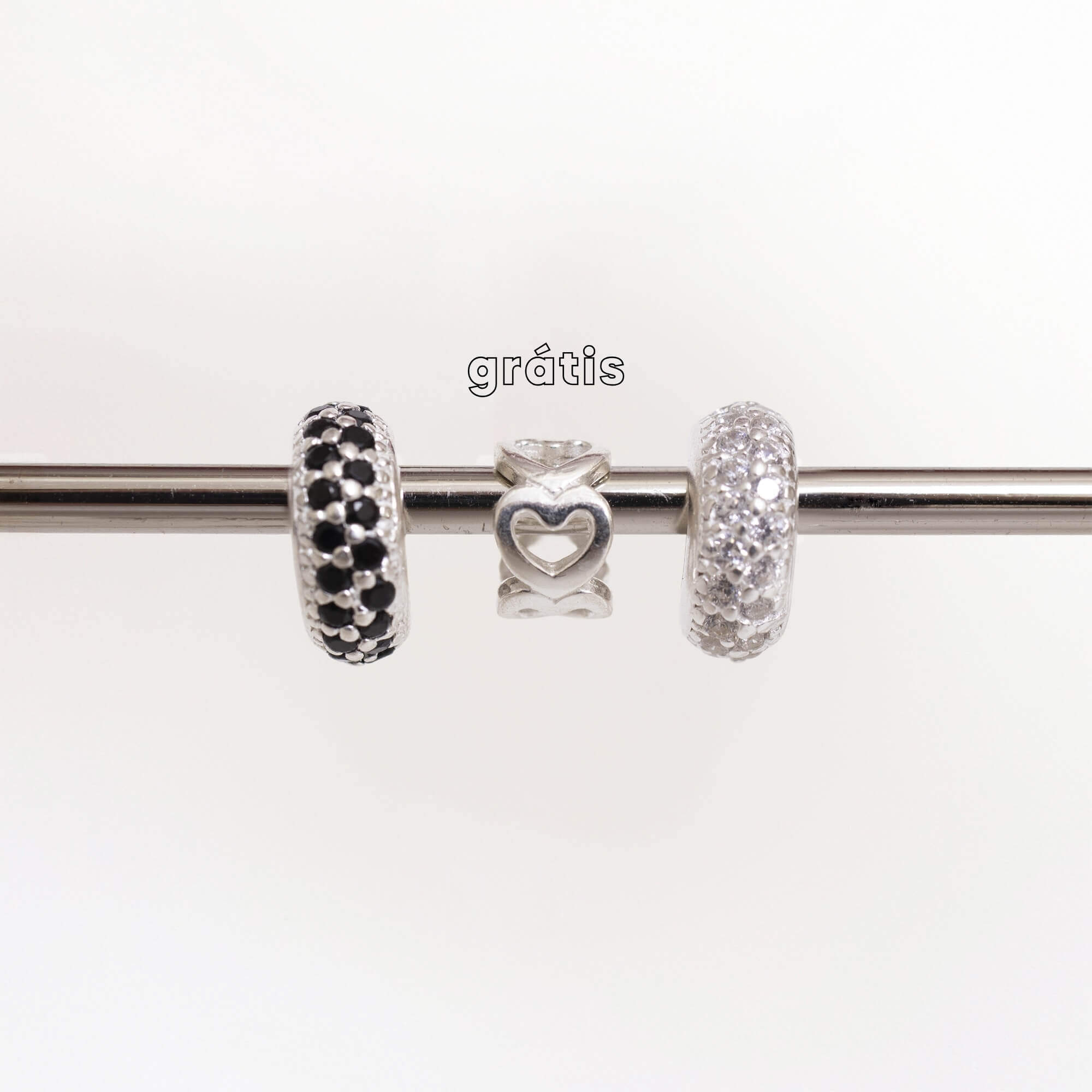 Leve 3 pague 2 - Kit de Berloques em Prata 925 com Separador Zircônia Cristal e Preta e Ganhe Mini Separador Corações