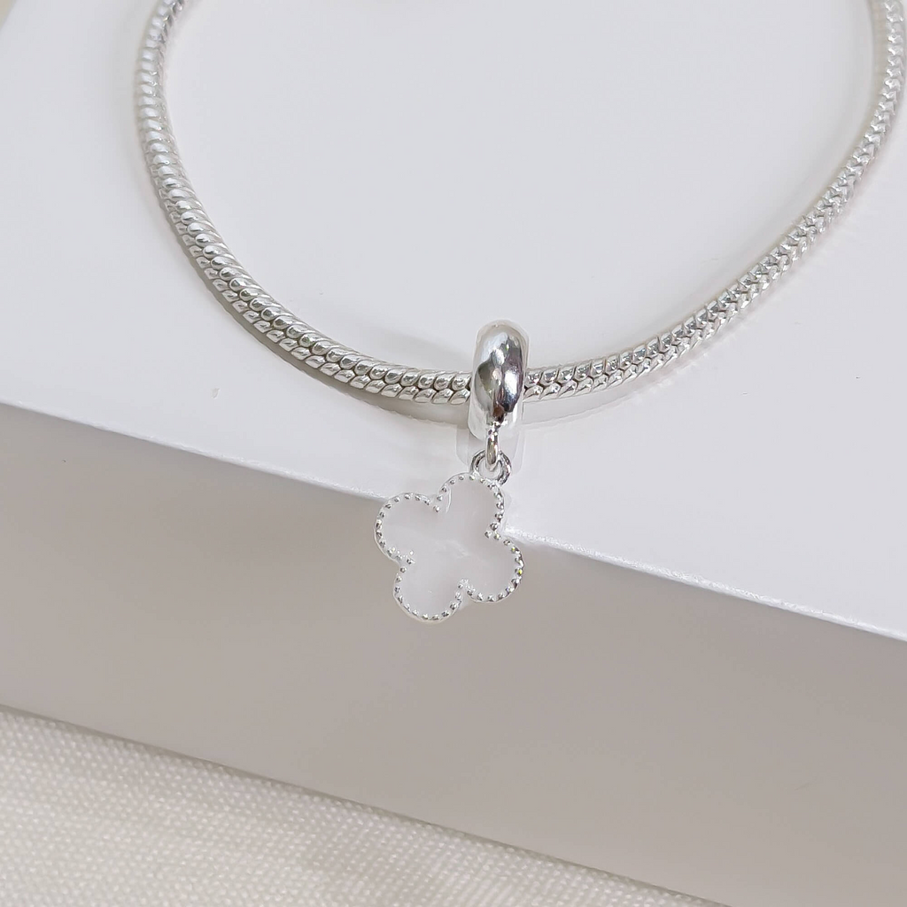 Berloque Trevo Branco Prata 925
