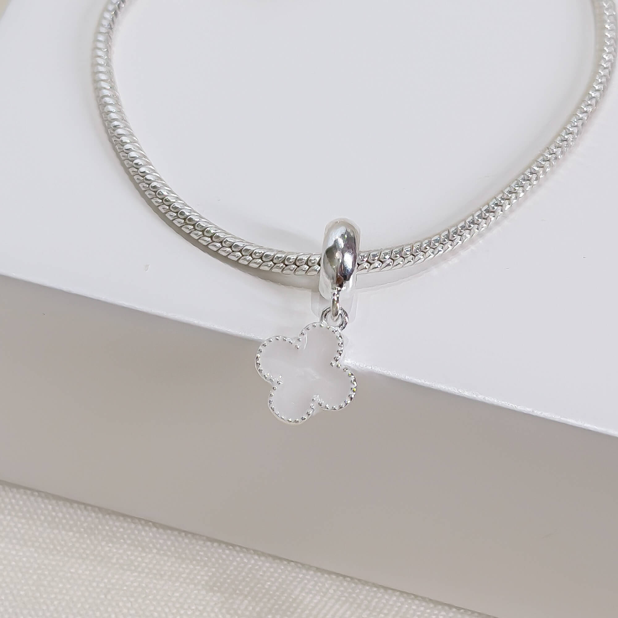 Berloque Trevo Branco Prata 925