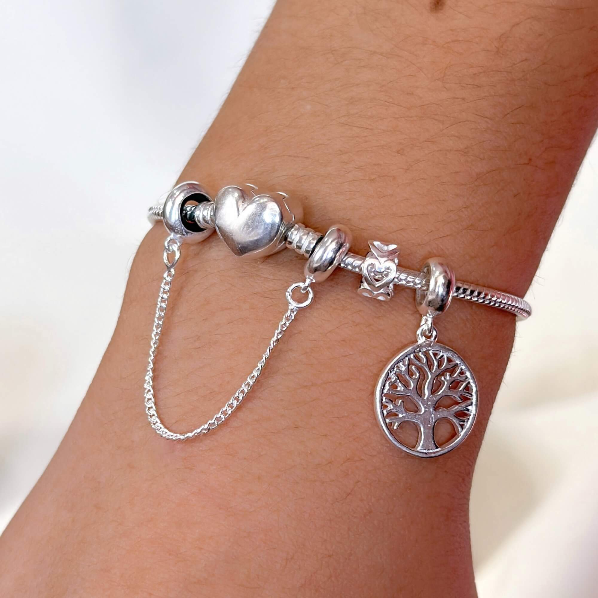 Kit Minha Primeira Pulseira Coração + Berloque Mini Separador Corações + Escolha Seu Berloque + Frete Grátis
