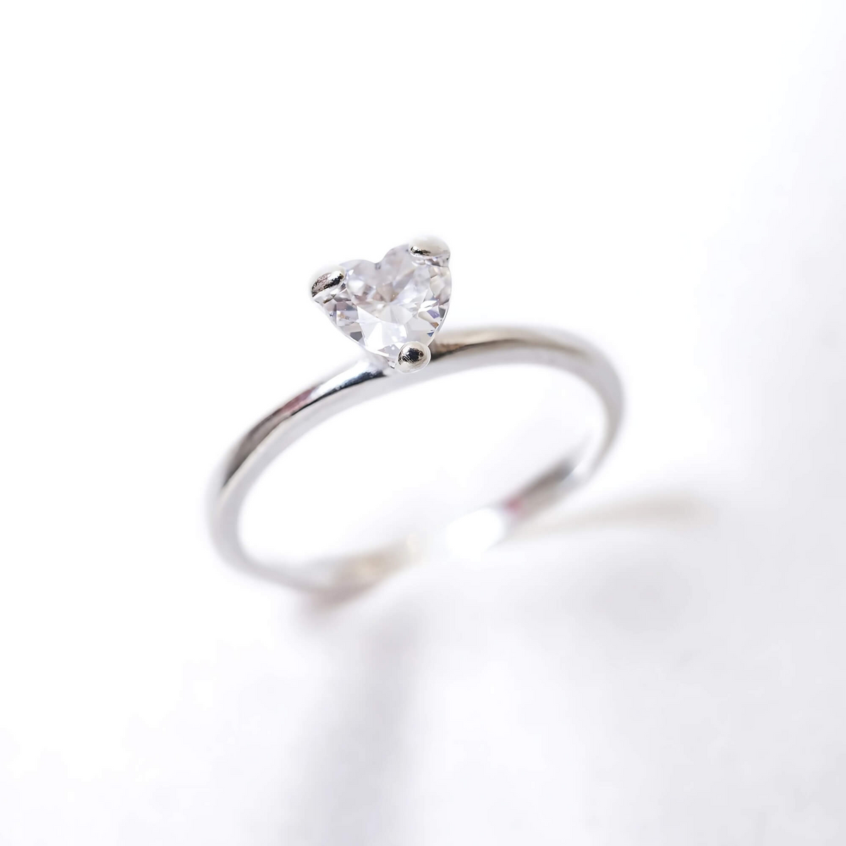 Anel Solitário com Zircônia  Coração Cristal Prata 925