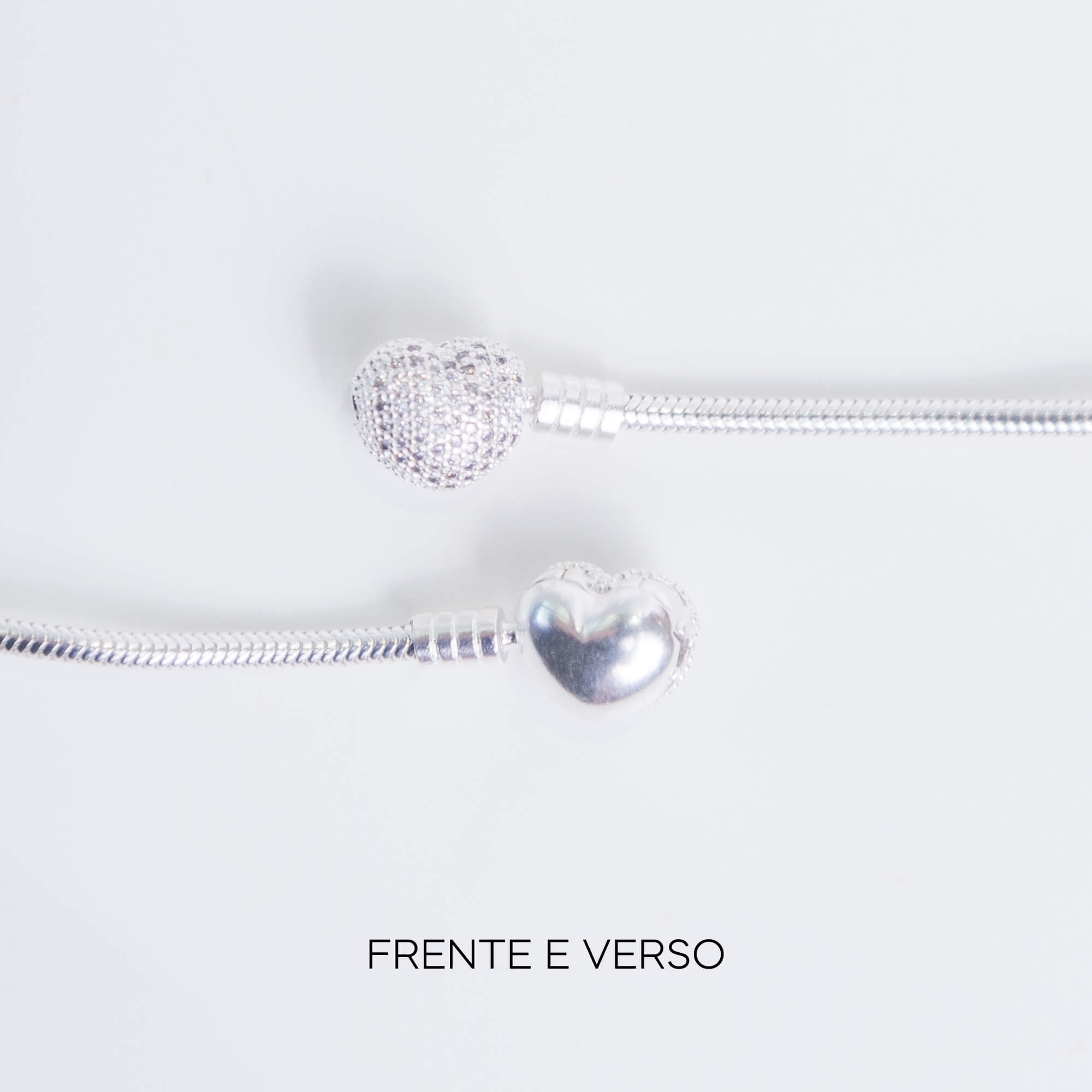 Kit Minha Primeira Pulseira Coração Cravejado + Berloque Patinha + Presente Berloque Mini Separador Corações
