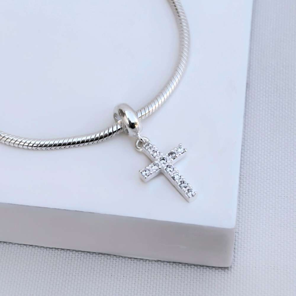 Berloque Crucifixo com Zircônia Prata 925