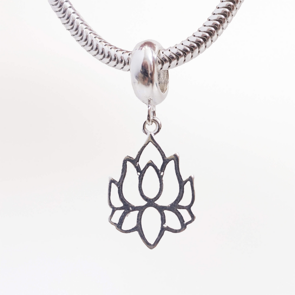 Berloque Flor de Lotus Prata 925