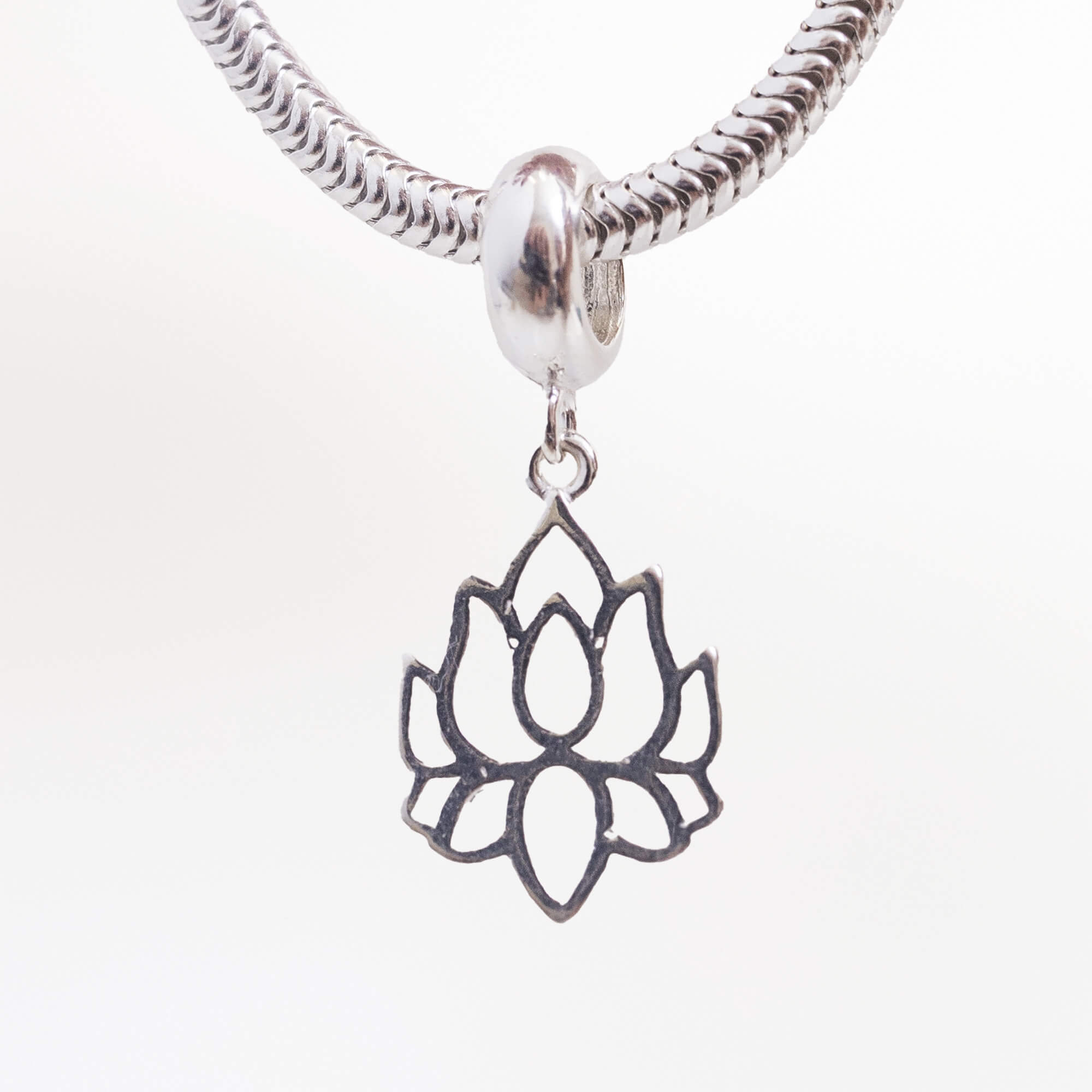 Berloque Flor de Lotus Prata 925