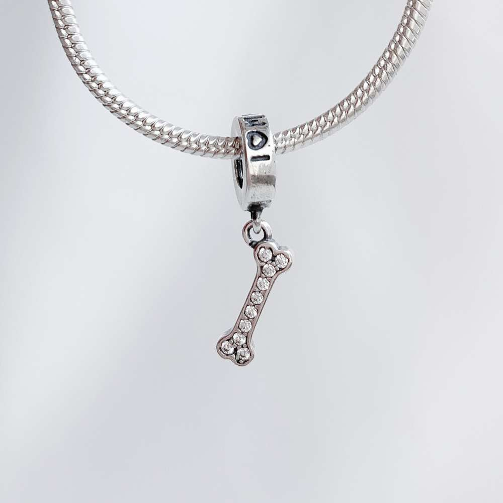 Berloque Ossinho com Zircônia Prata 925