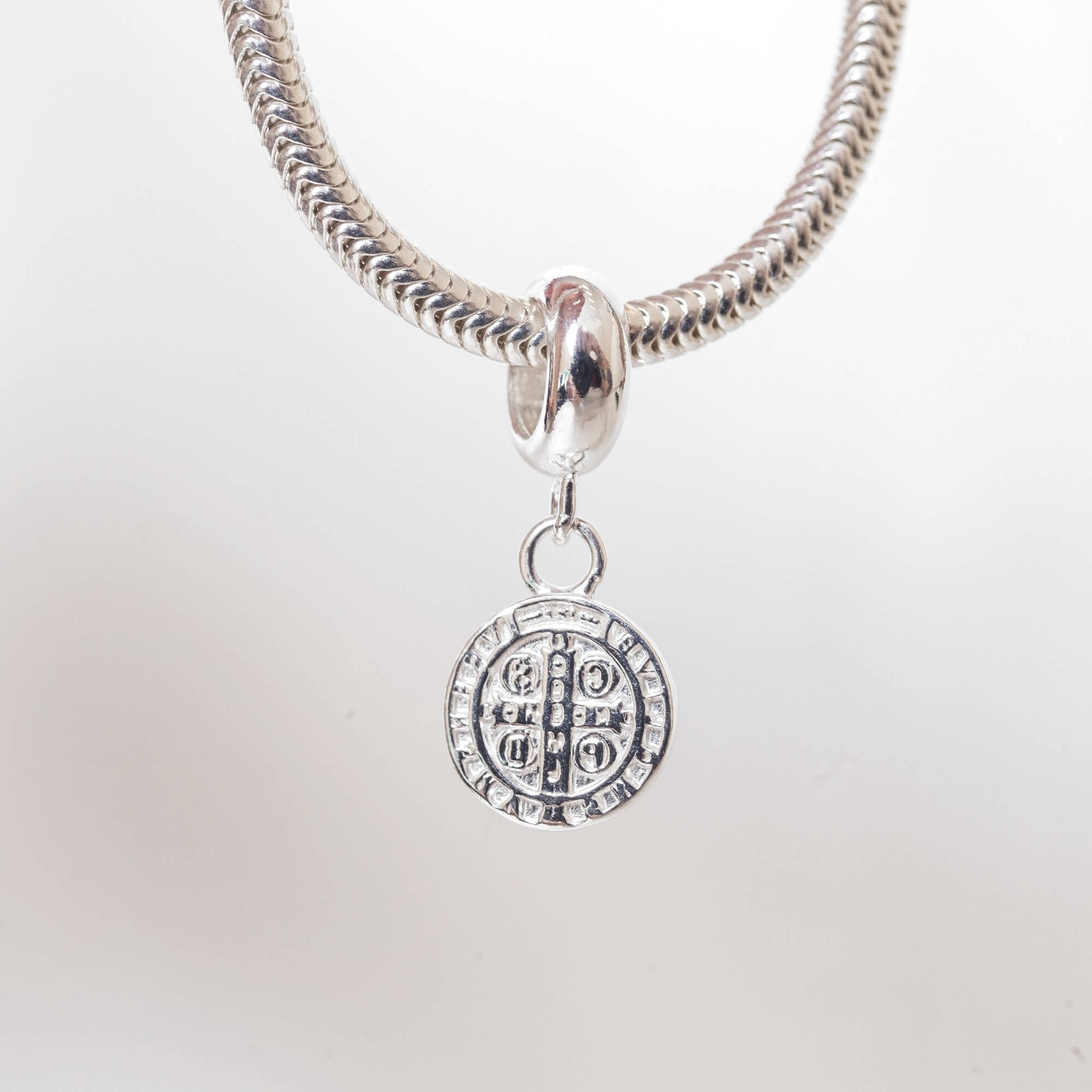 Berloque Medalha de São Bento Prata 925