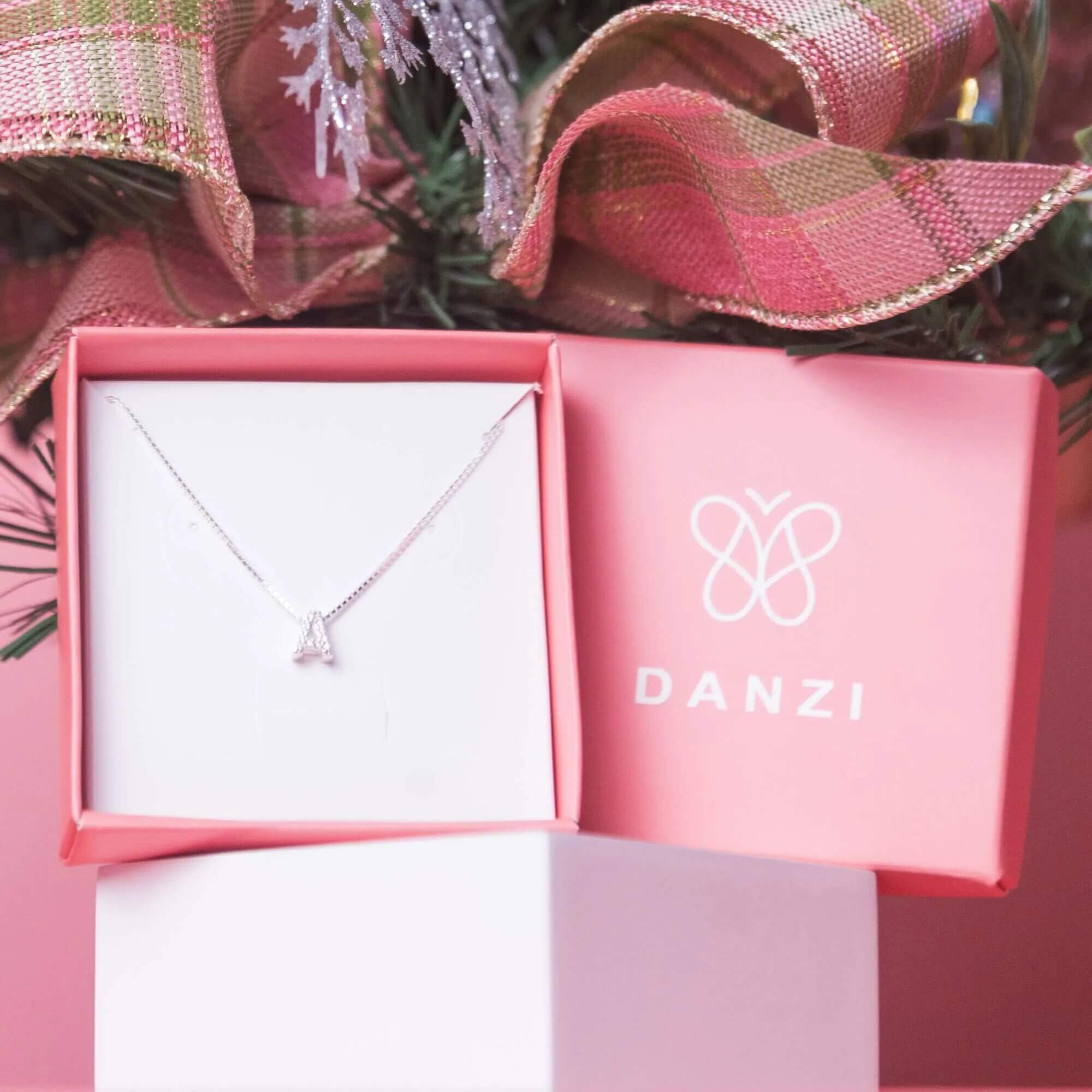 Kit Presente Prata 925 Colar Mini Iniciais Cravejado + Caixinha Presenteável Danzi