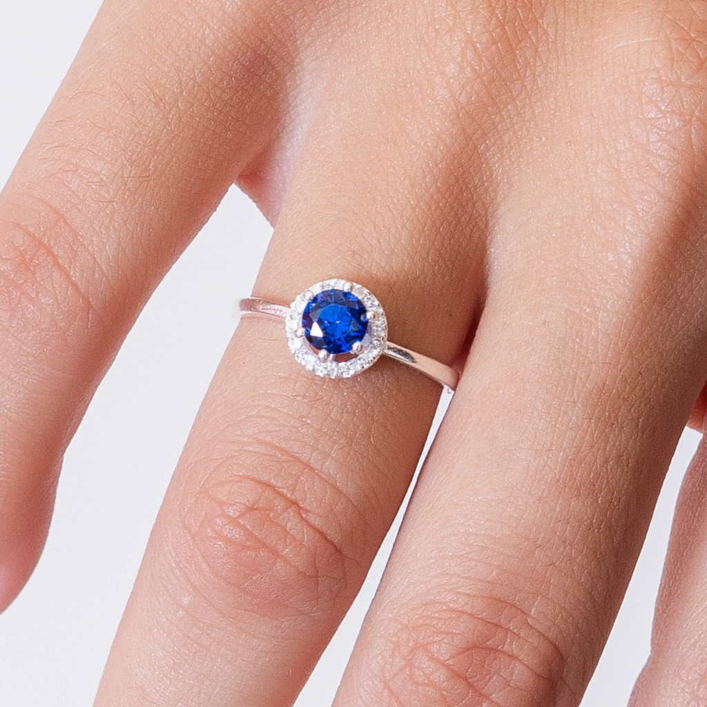 Anel Solitário Cravejado Azul Safira Prata 925
