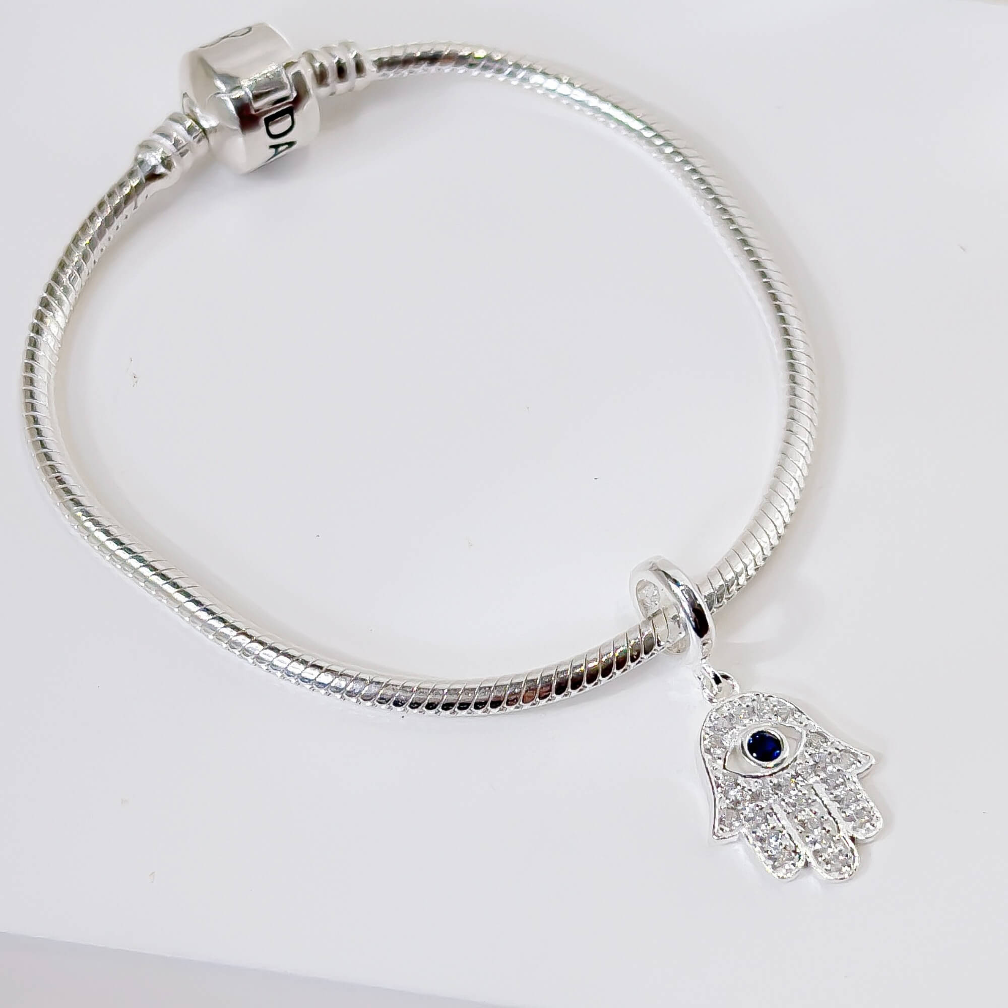 Berloque Hamsa Com Zircônia Azul Prata 925