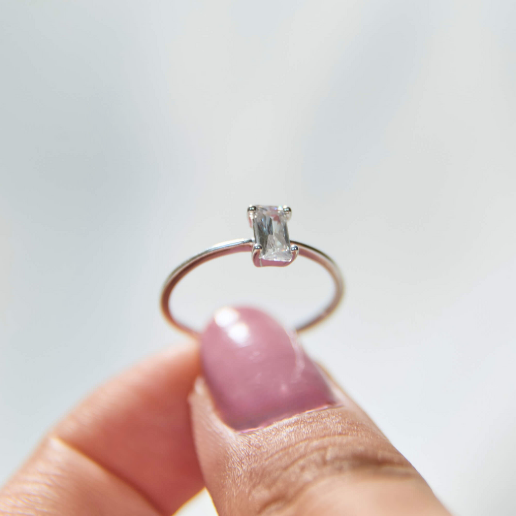Anel Solitário Zircônia Baguete Cristal Prata 925