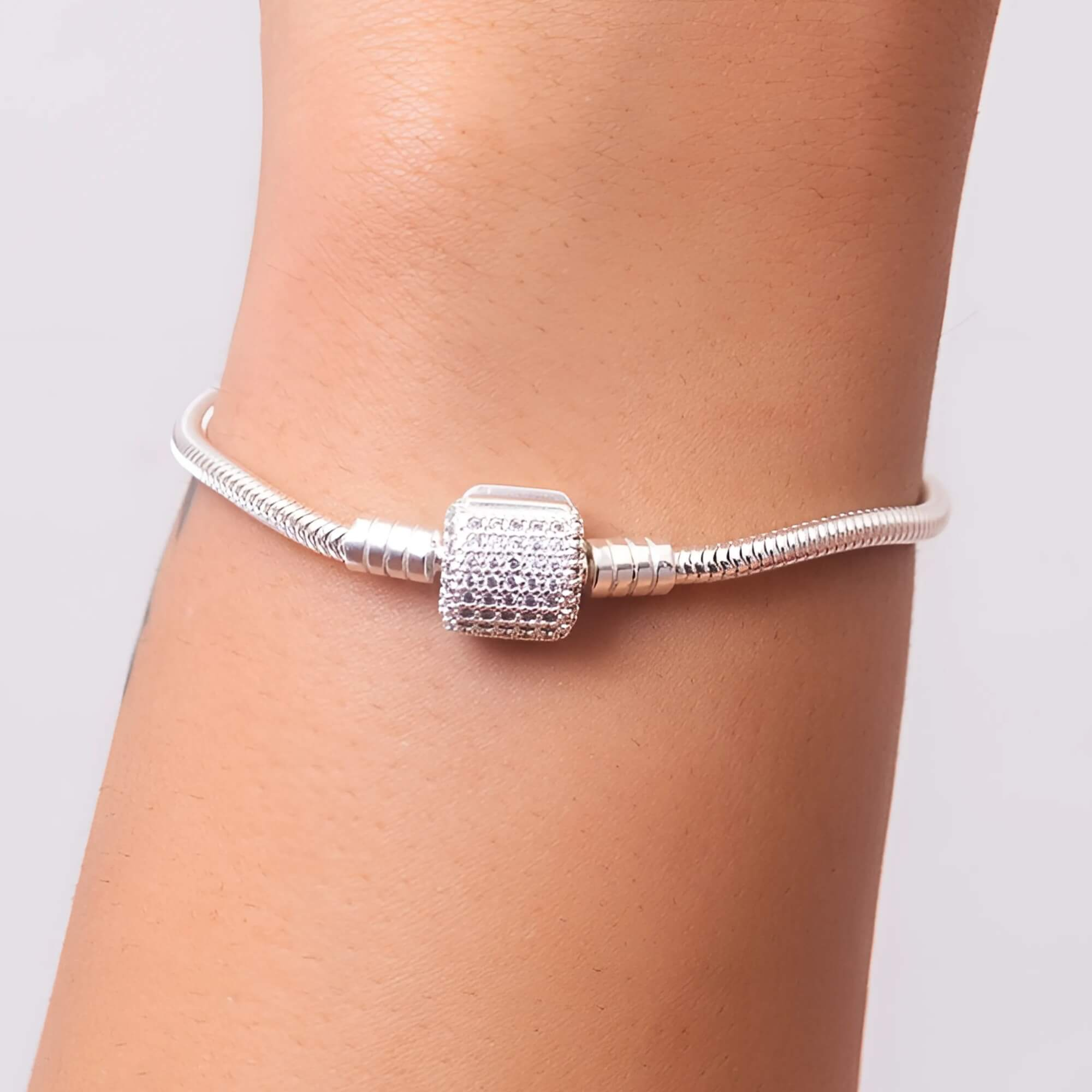 Pulseira de Berloque Tradicional Cravejada Com Zircônias Prata 925