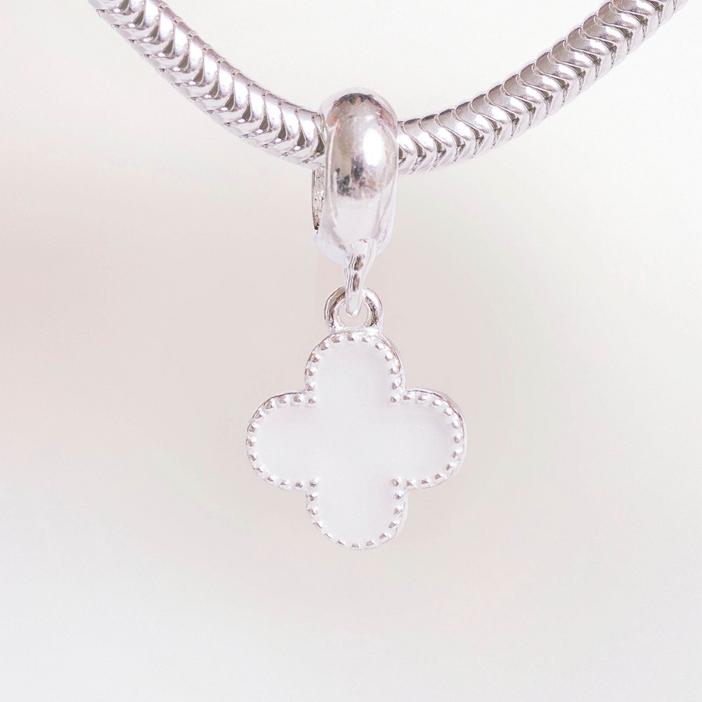 Berloque Trevo Branco Prata 925