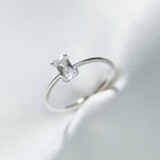 Anel Solitário Zircônia Baguete Cristal Prata 925
