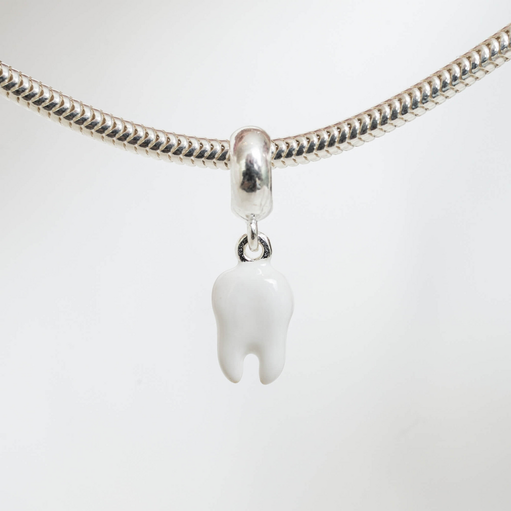 Berloque Dente Odontologia Prata 925