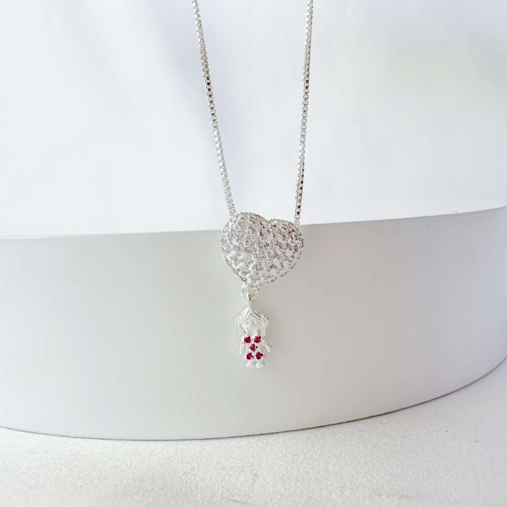 Colar Coração Cravejado com Menina Zircônias Pink Prata 925
