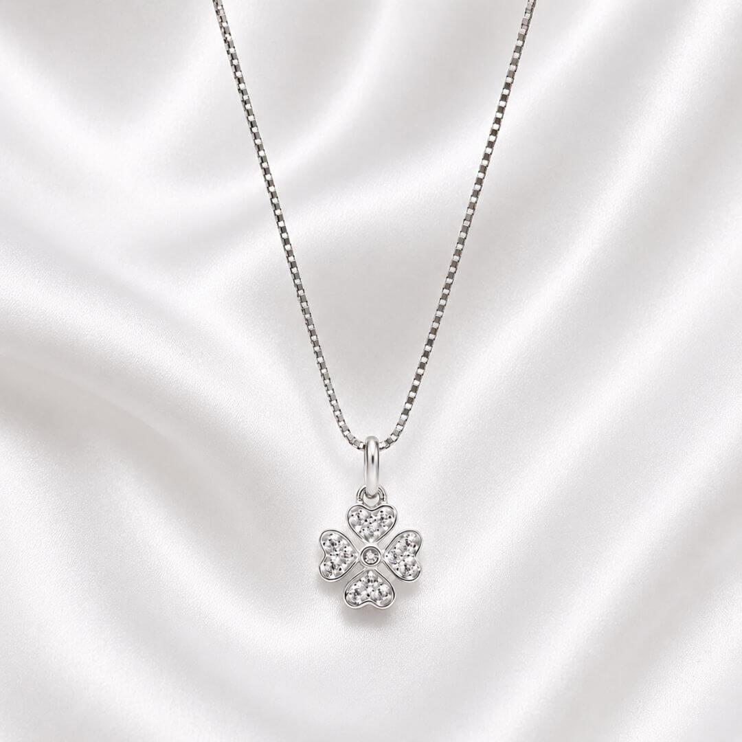 Colar Trevo Cravejado com Zircônias Prata 925
