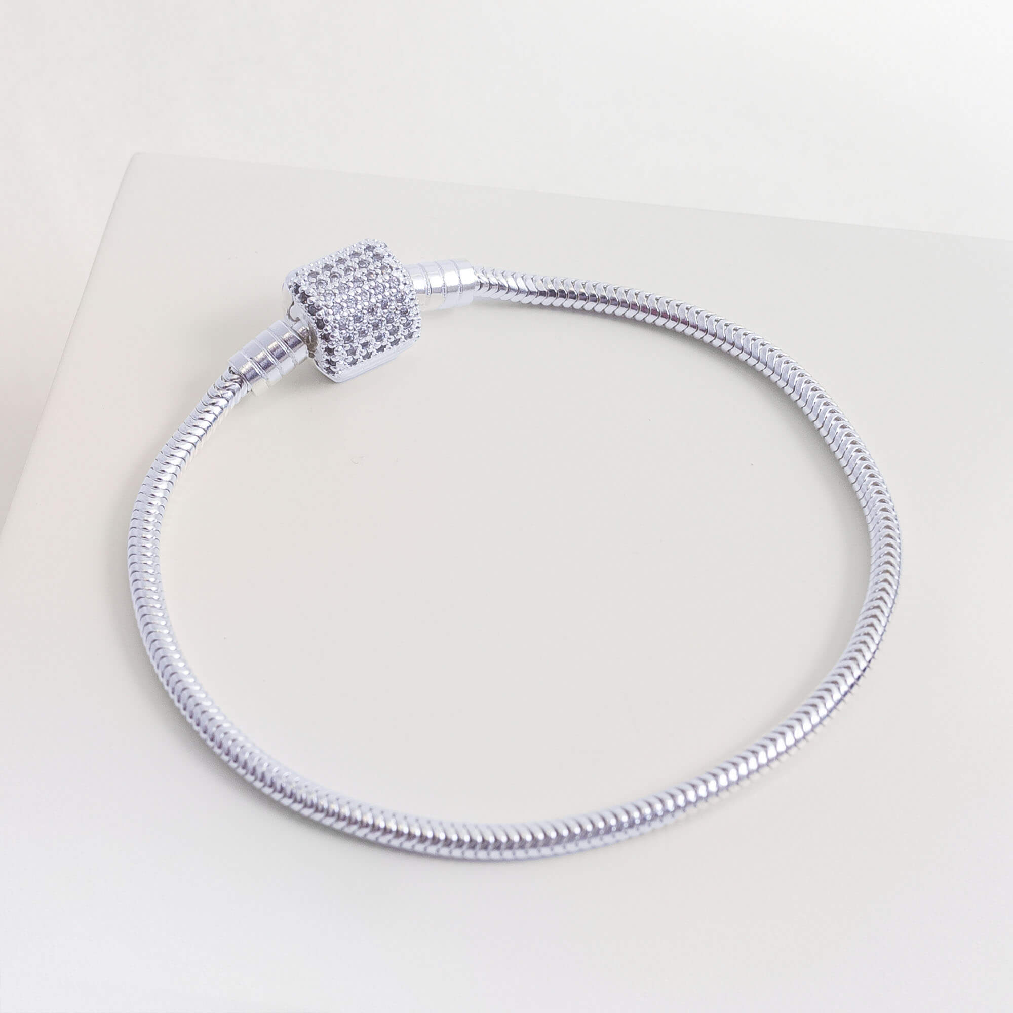 Pulseira de Berloque Tradicional Cravejada Com Zircônias Prata 925