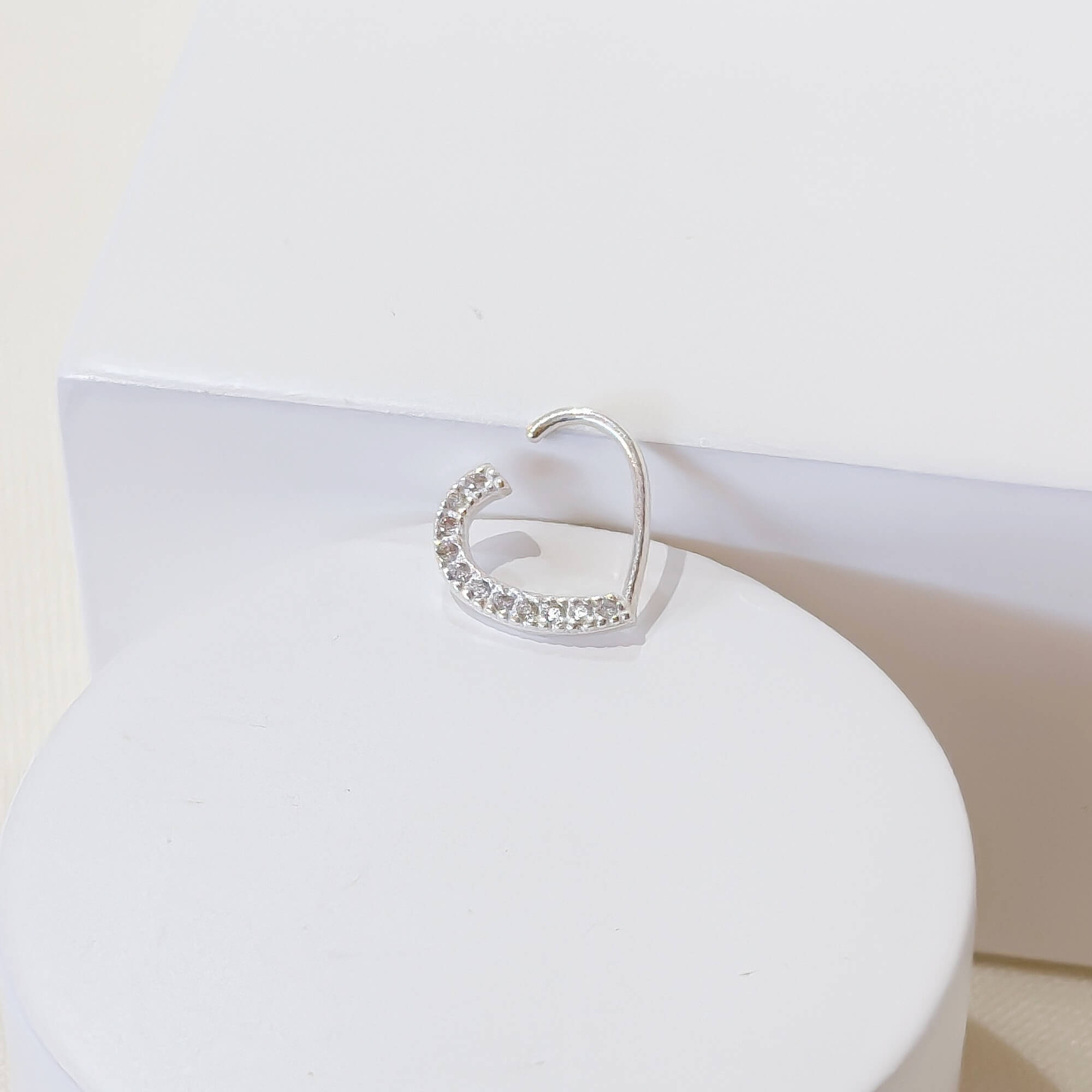 Piercing Daith Coração Cravejado Prata 925