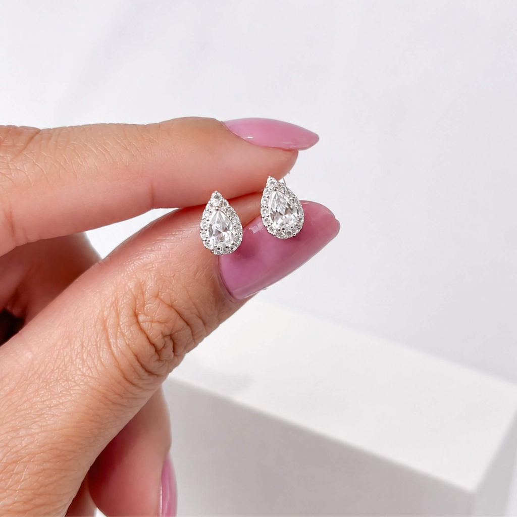 Brinco Gota Ponto de Luz Com Cravejado Cristal Prata 925