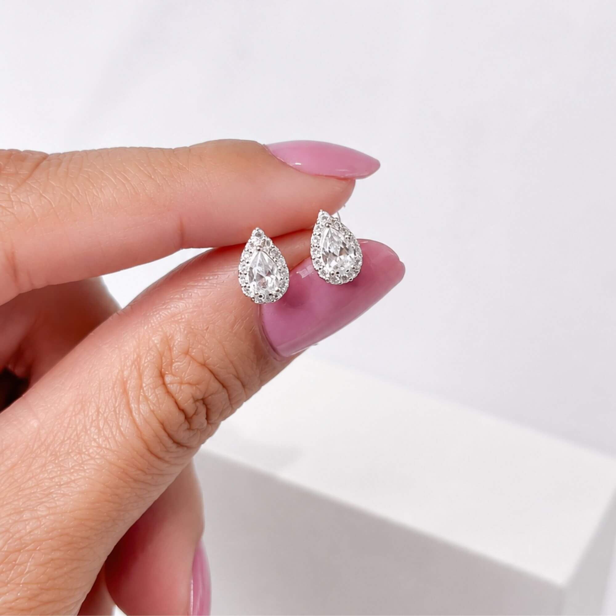 Brinco Gota Ponto de Luz Com Cravejado Cristal Prata 925