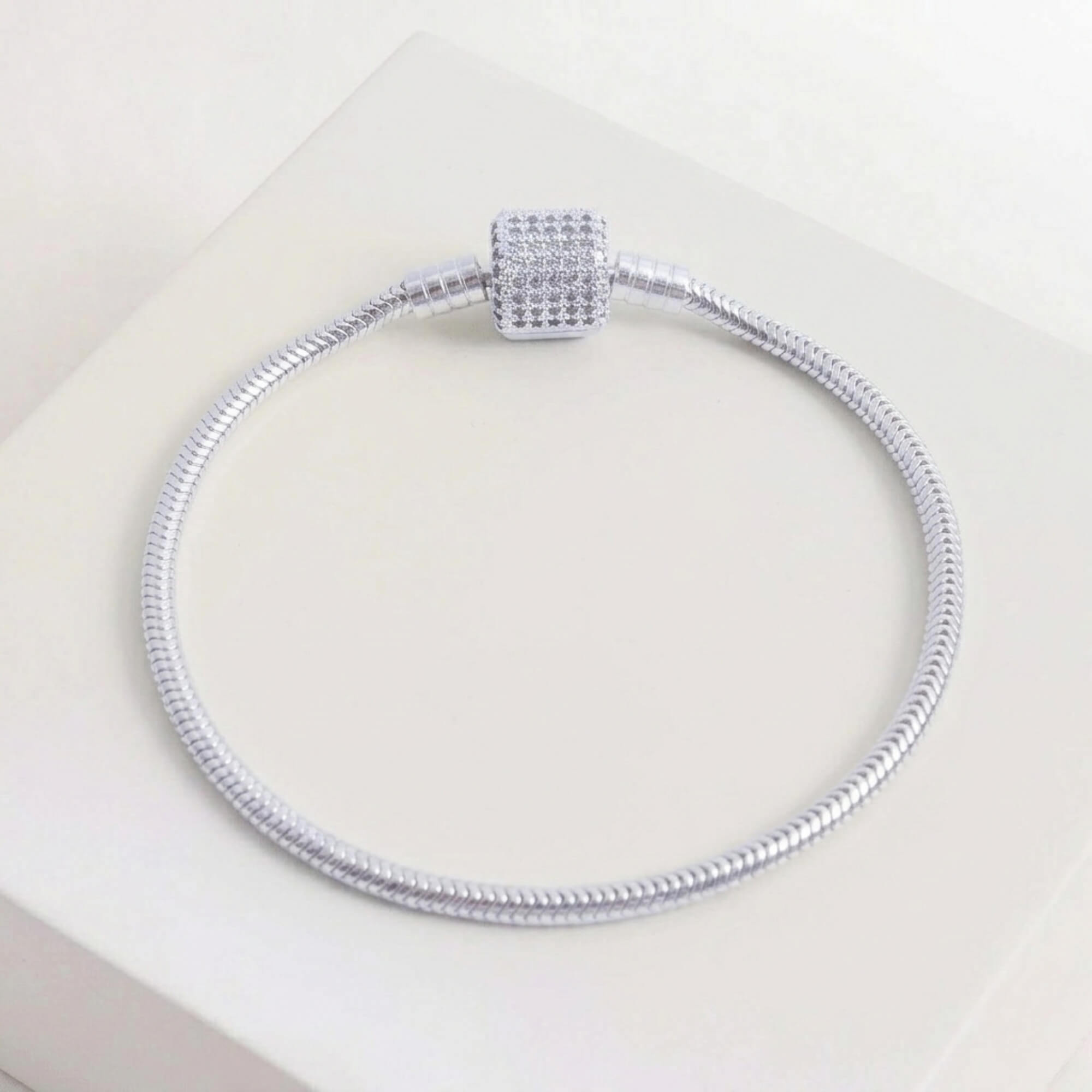 Pulseira de Berloque Tradicional Cravejada Com Zircônias Prata 925