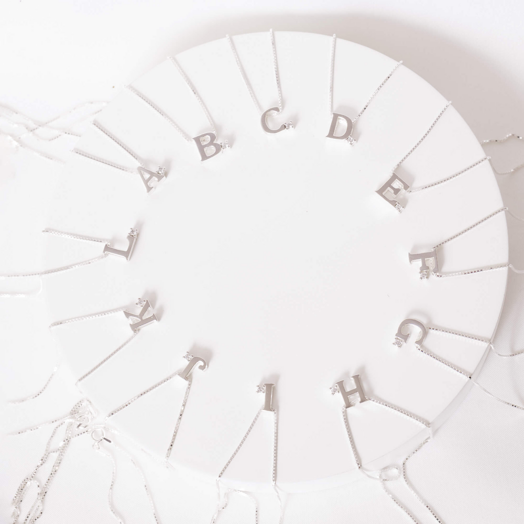 Colar de Prata 925 Iniciais Lisas Com Pontos de Luz 45 cm
