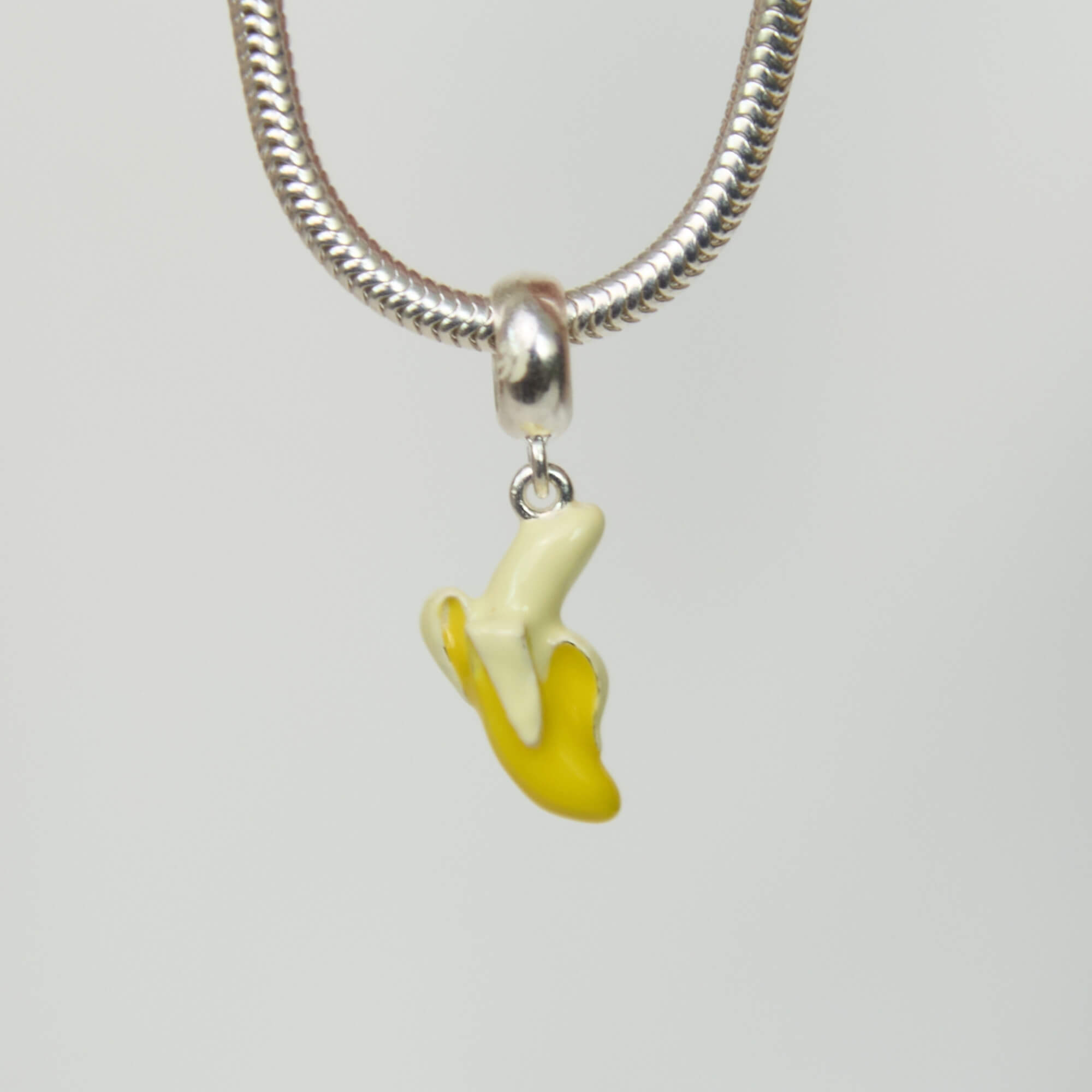 Berloque Banana Prata 925