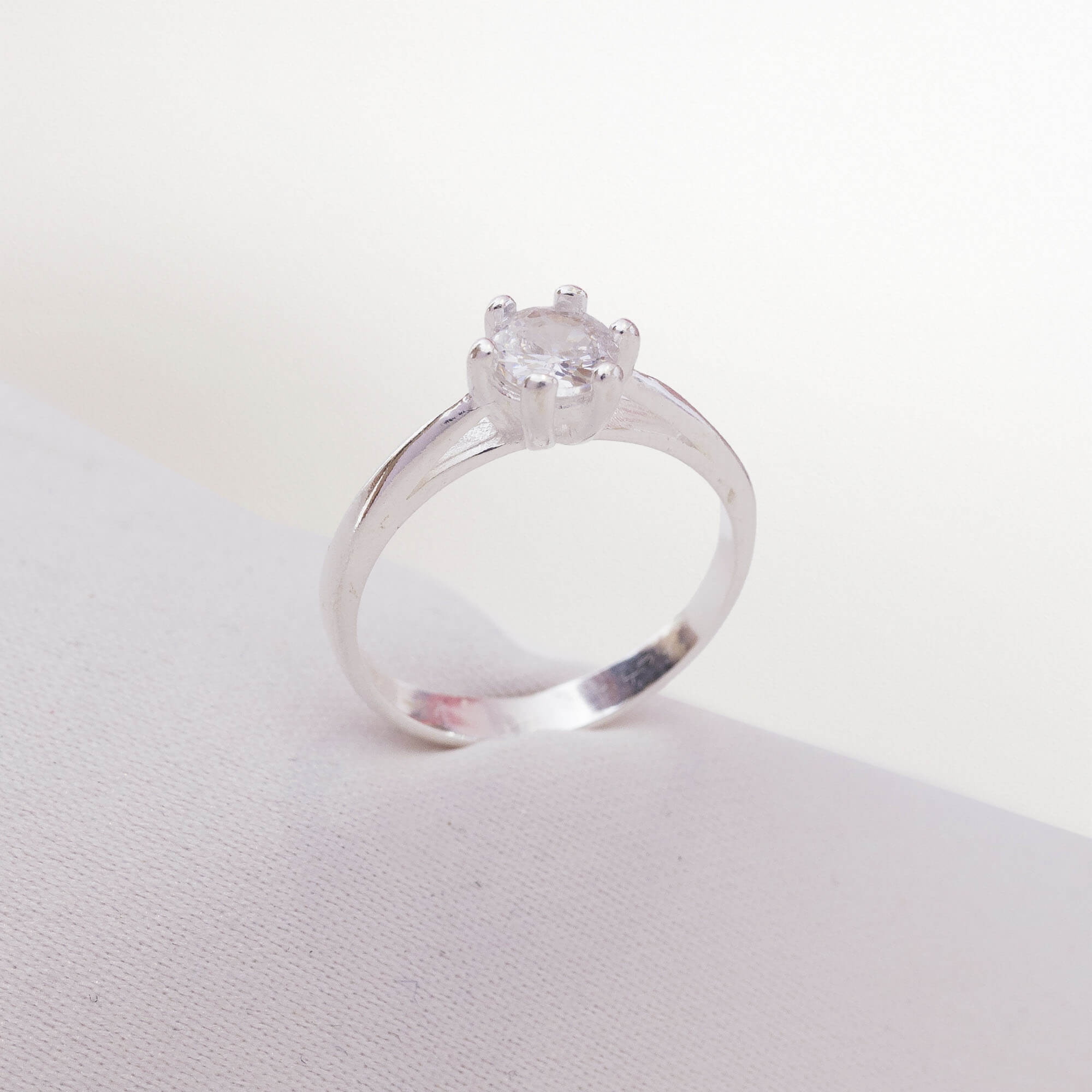 Anel de Prata 925 Solitário Cristal Liso
