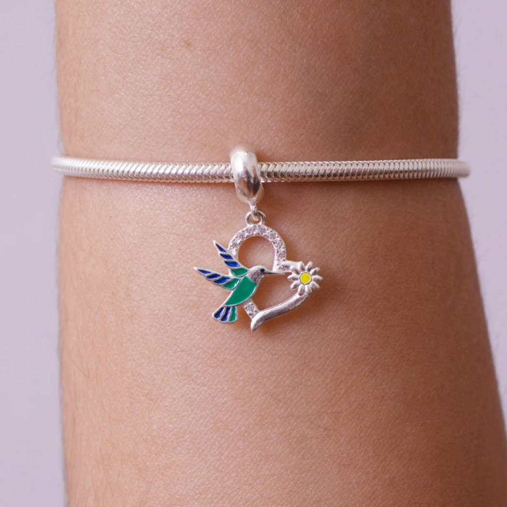Berloque de Prata 925 Coração Cravejado com Beija-Flor