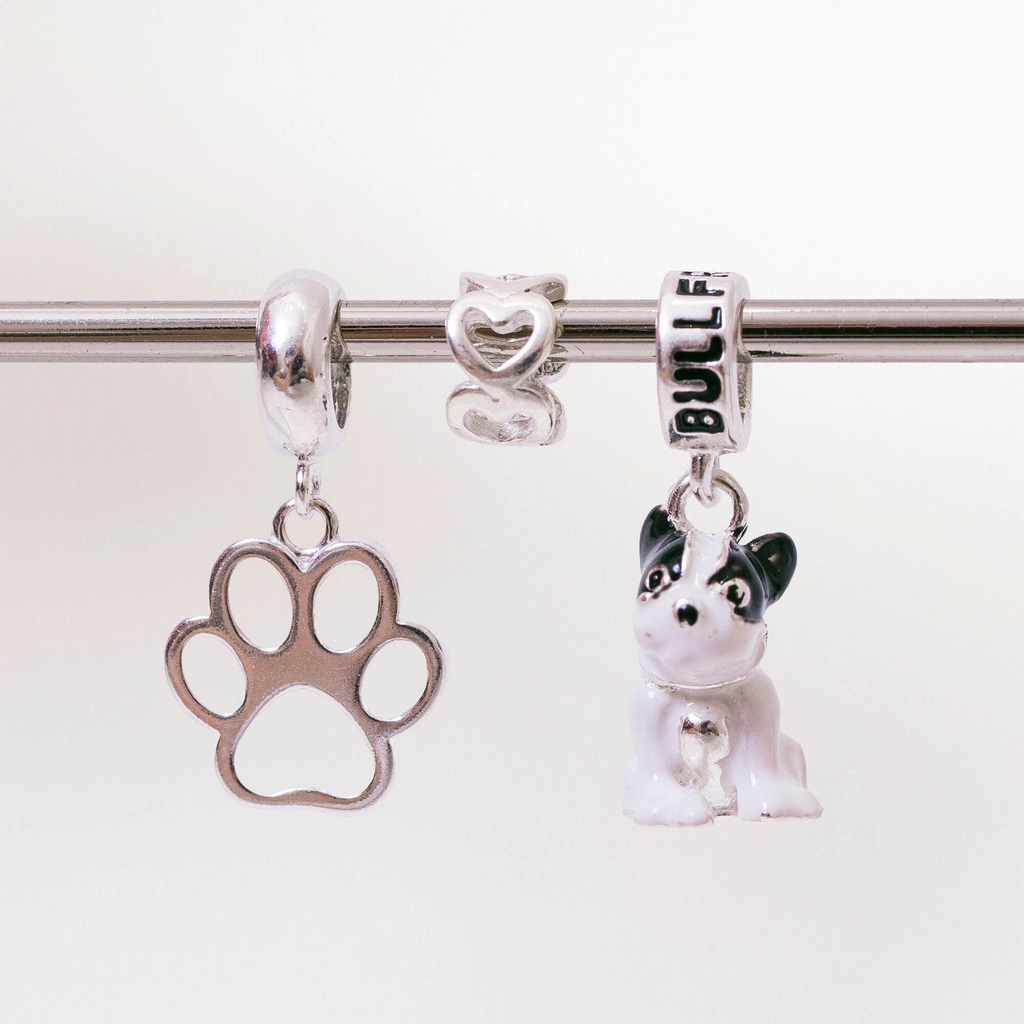 Leve 3 pague 2 - Kit de Berloques Prata 925 com Patinha Vazada, Cachorro BullDog Francês e Ganhe Mini Separador Corações