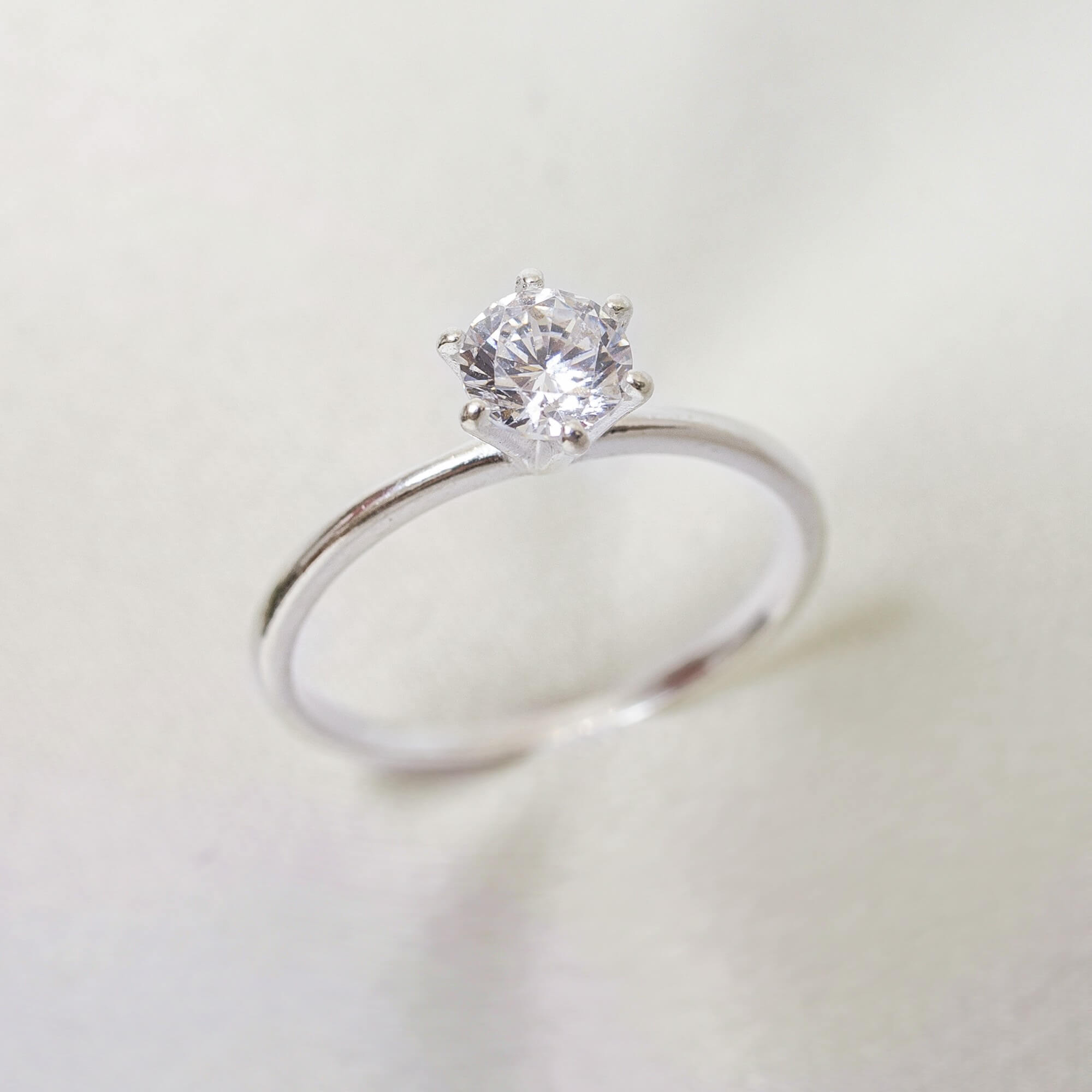 Anel Solitário com Zircônia Cristal Prata 925