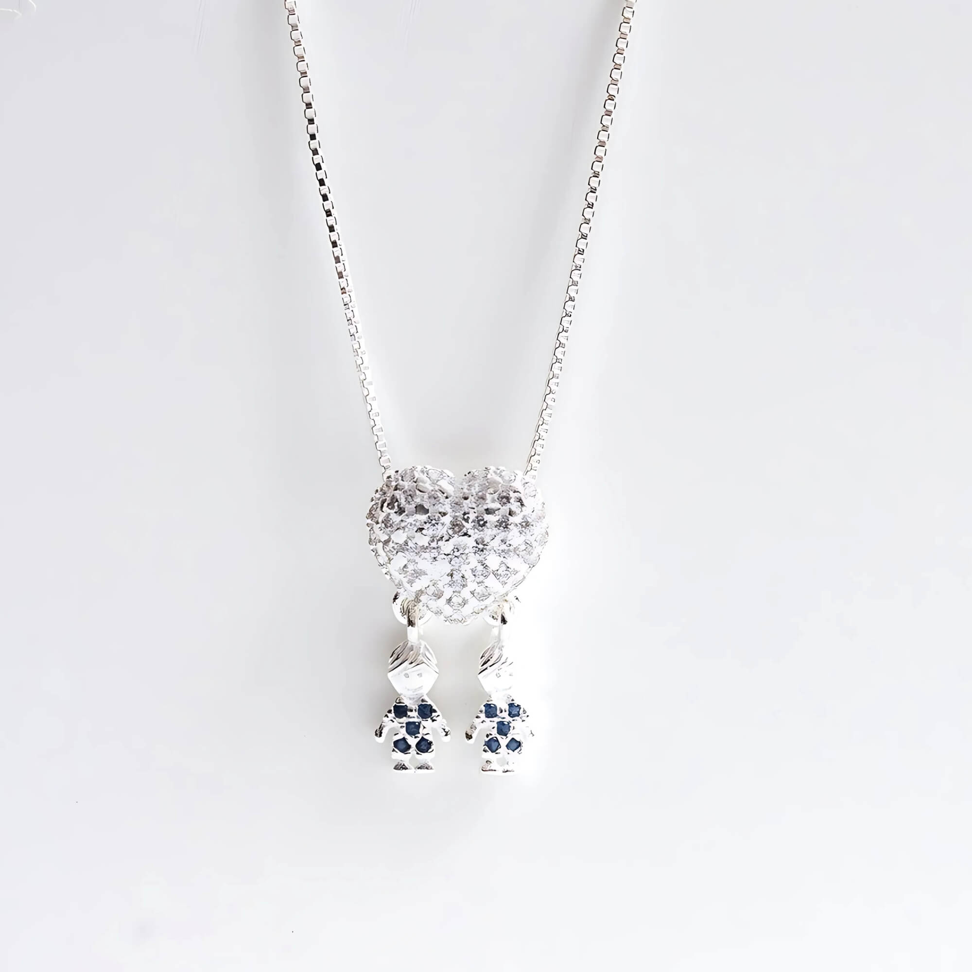 Colar Coração Cravejado com Meninos Zircônias Azul Prata 925