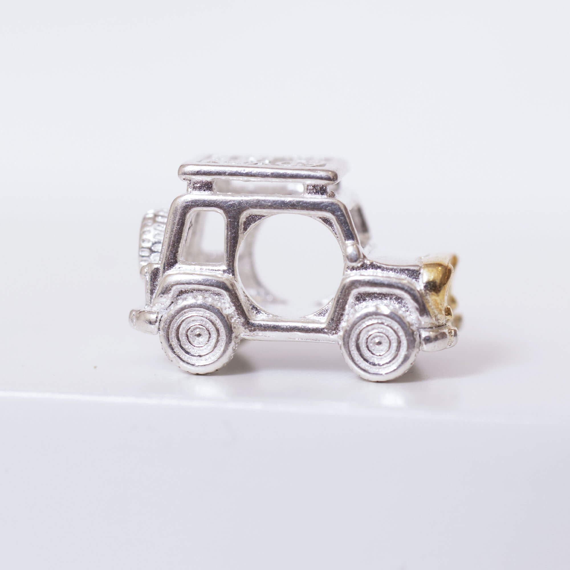 Berloque de Prata 925 Separador Carro Jipe