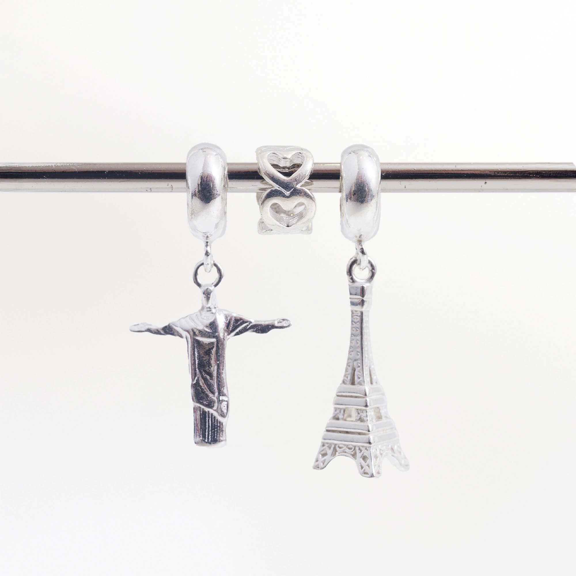 Leve 3 pague 2 - Kit de Berloques em Prata 925 com Torre Eiffel, Cristo Redentor e Ganhe Mini Separador Corações