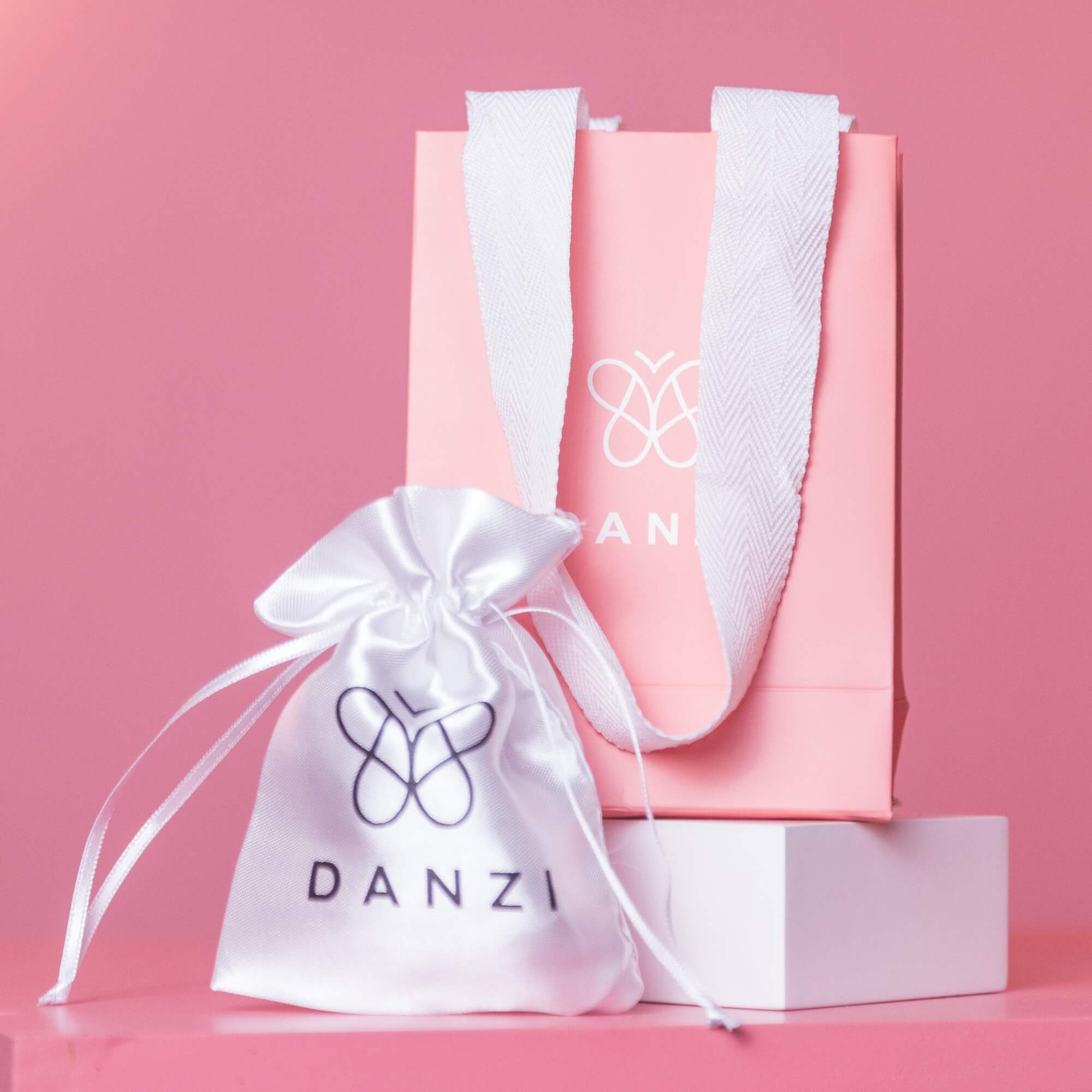 Kit Para Presente Sacola + Saquinho de Cetim Danzi