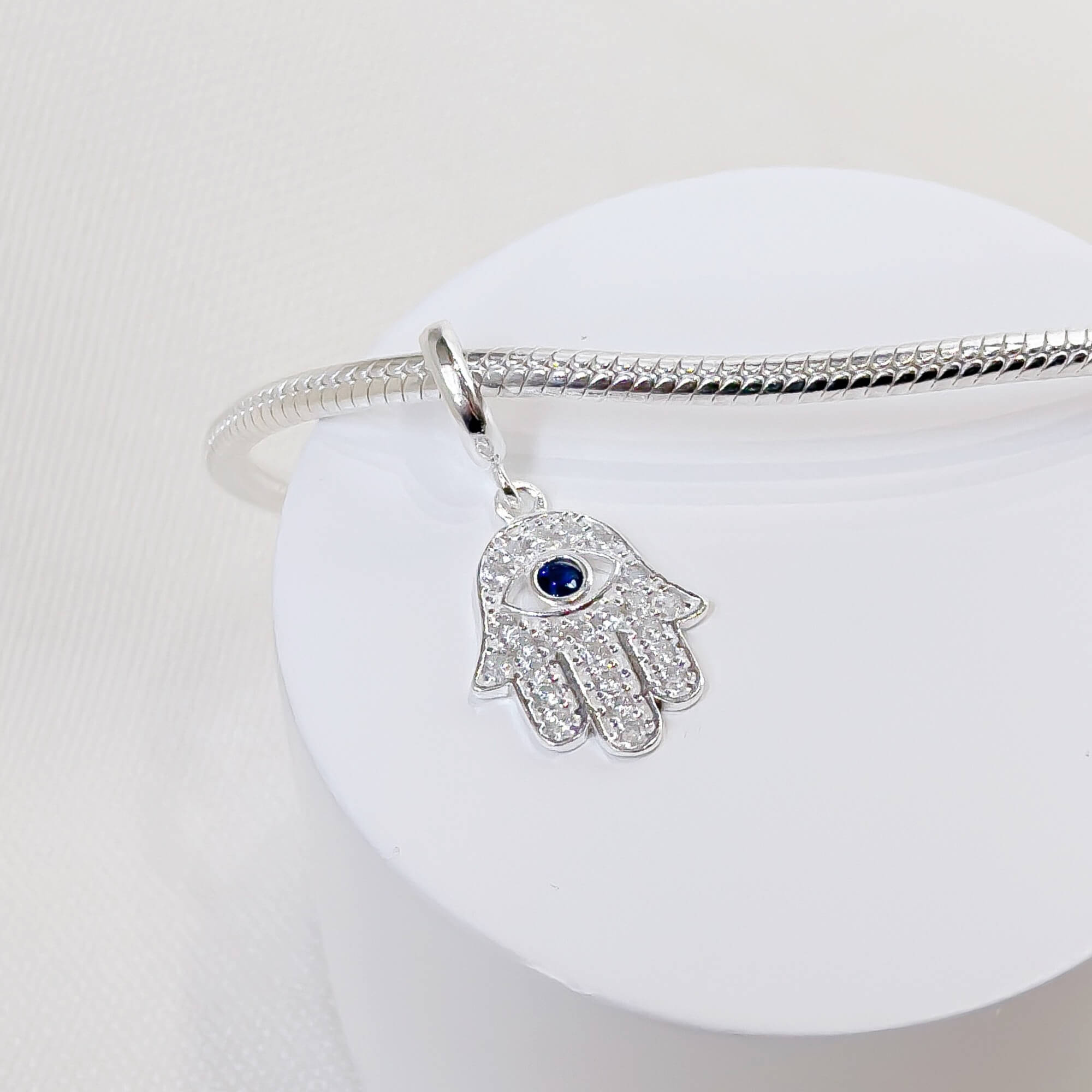 Berloque Hamsa Com Zircônia Azul Prata 925