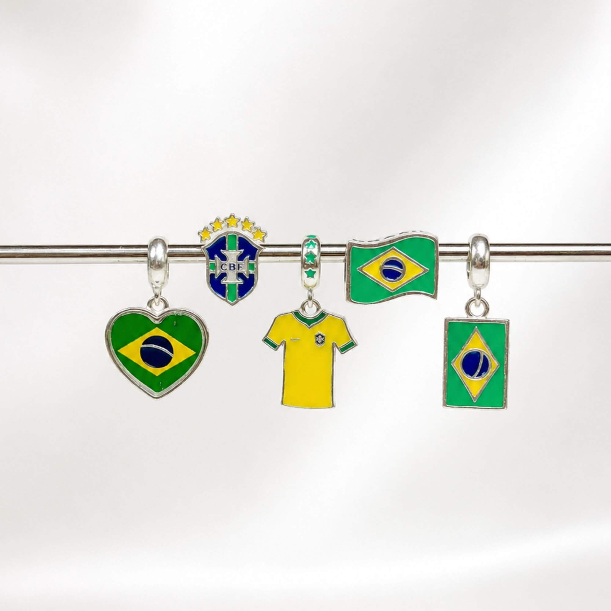 Berloque Bandeira Brasil Coração Prata 925