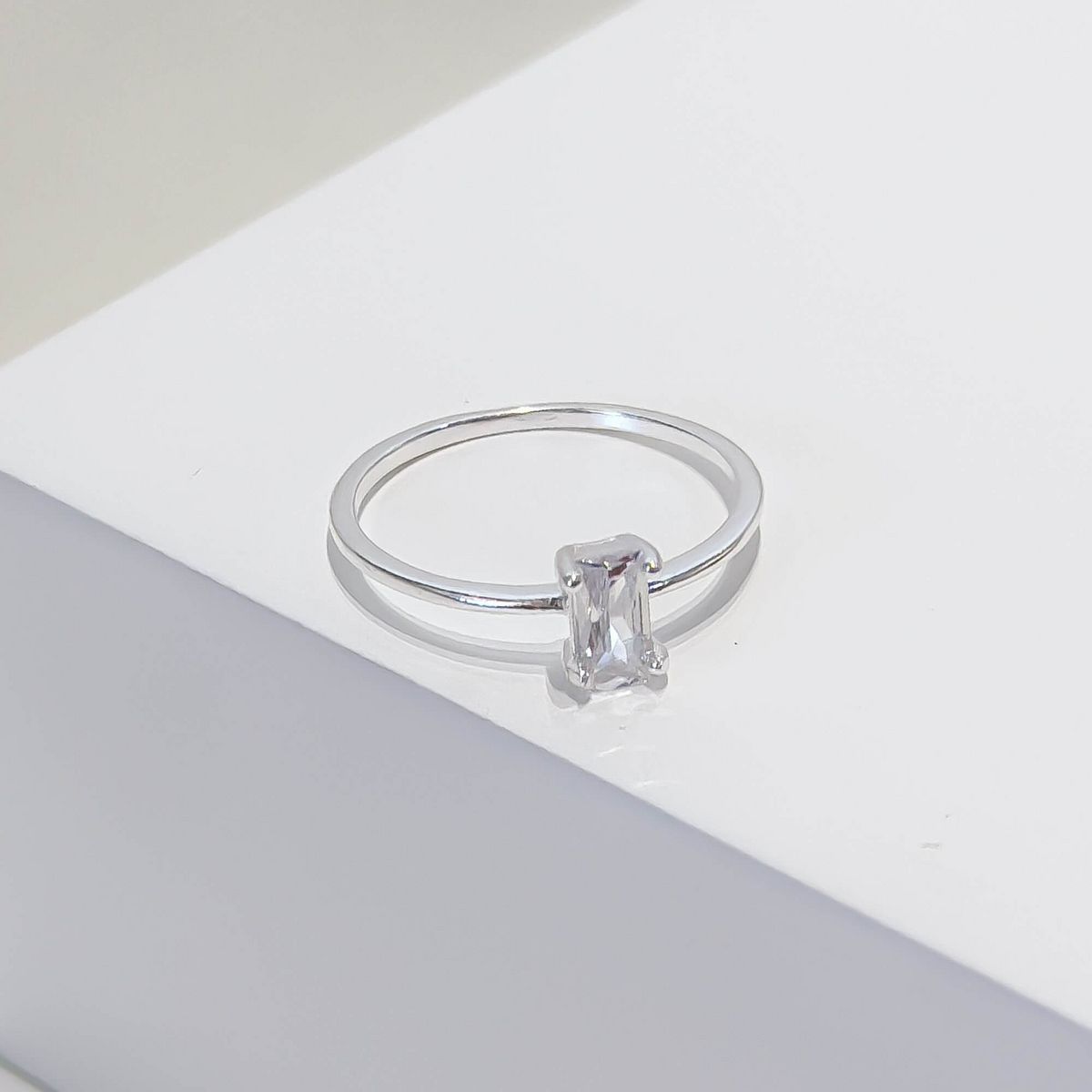 Anel Solitário Zircônia Baguete Cristal Prata 925