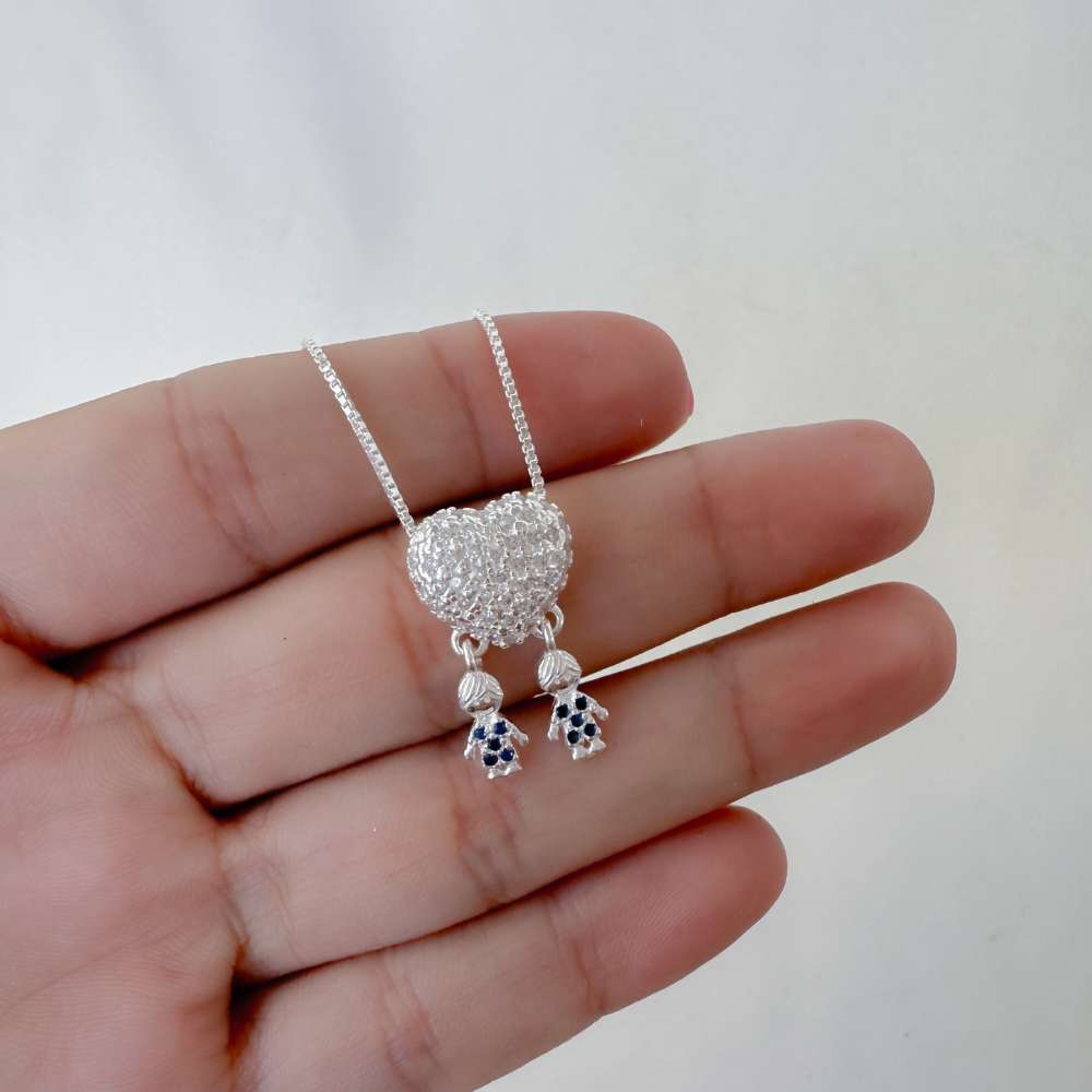 Colar Coração Cravejado com Meninos Zircônias Azul Prata 925