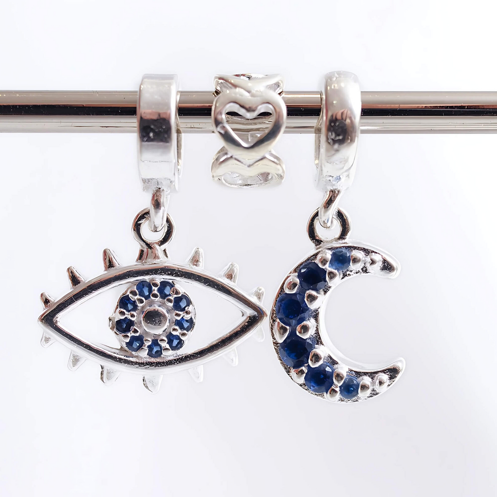 Leve 3 pague 2 - Kit de Berloques em Prata 925 com Lua e Olho Grego com Zircônia Azul e Ganhe Mini Separador Corações
