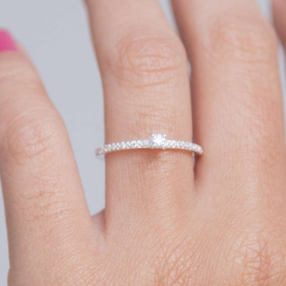 Anel Solitário Minimalista Cravejado com Zircônias Prata 925