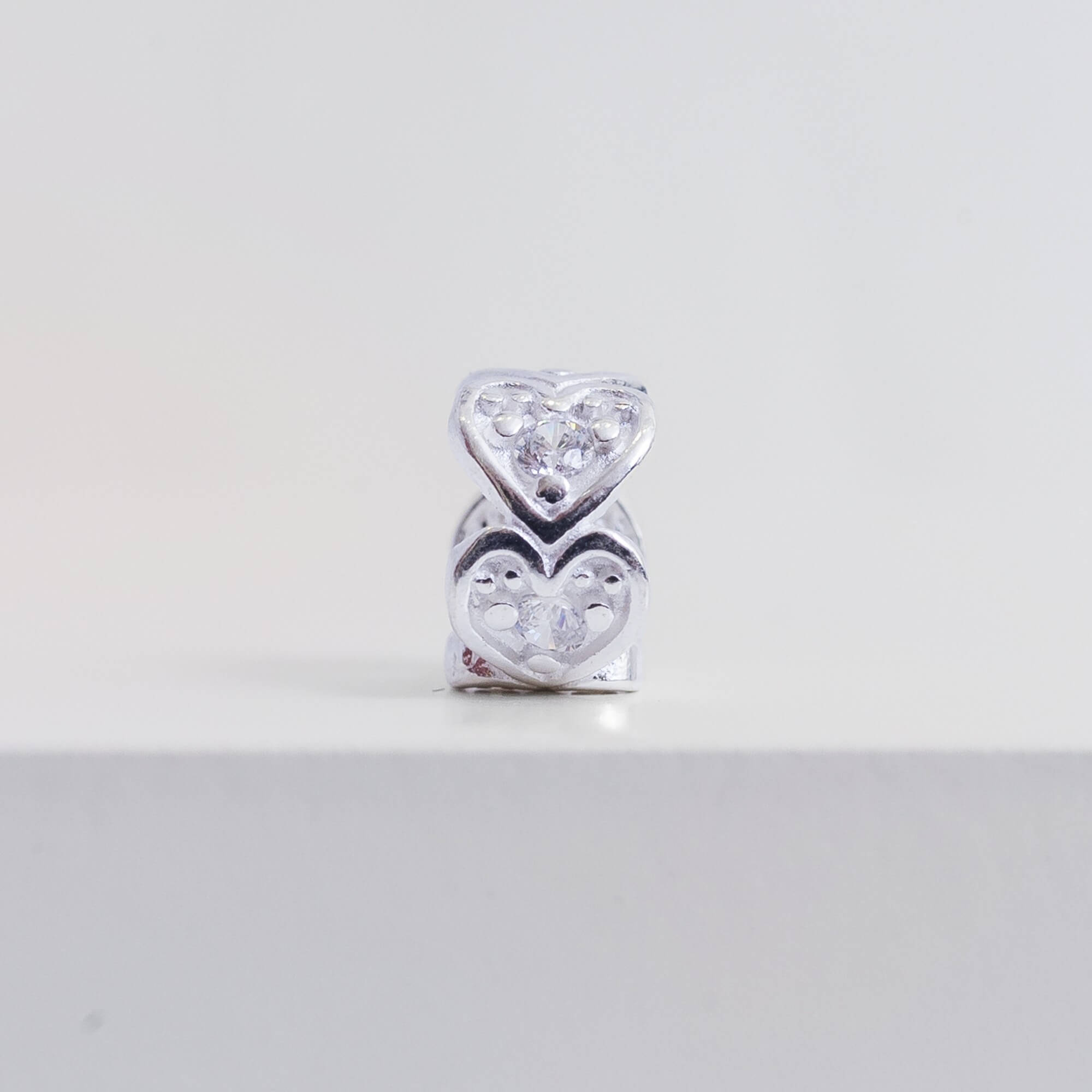 Berloque Mini Separador Corações com Zircônia Cristal Prata 925